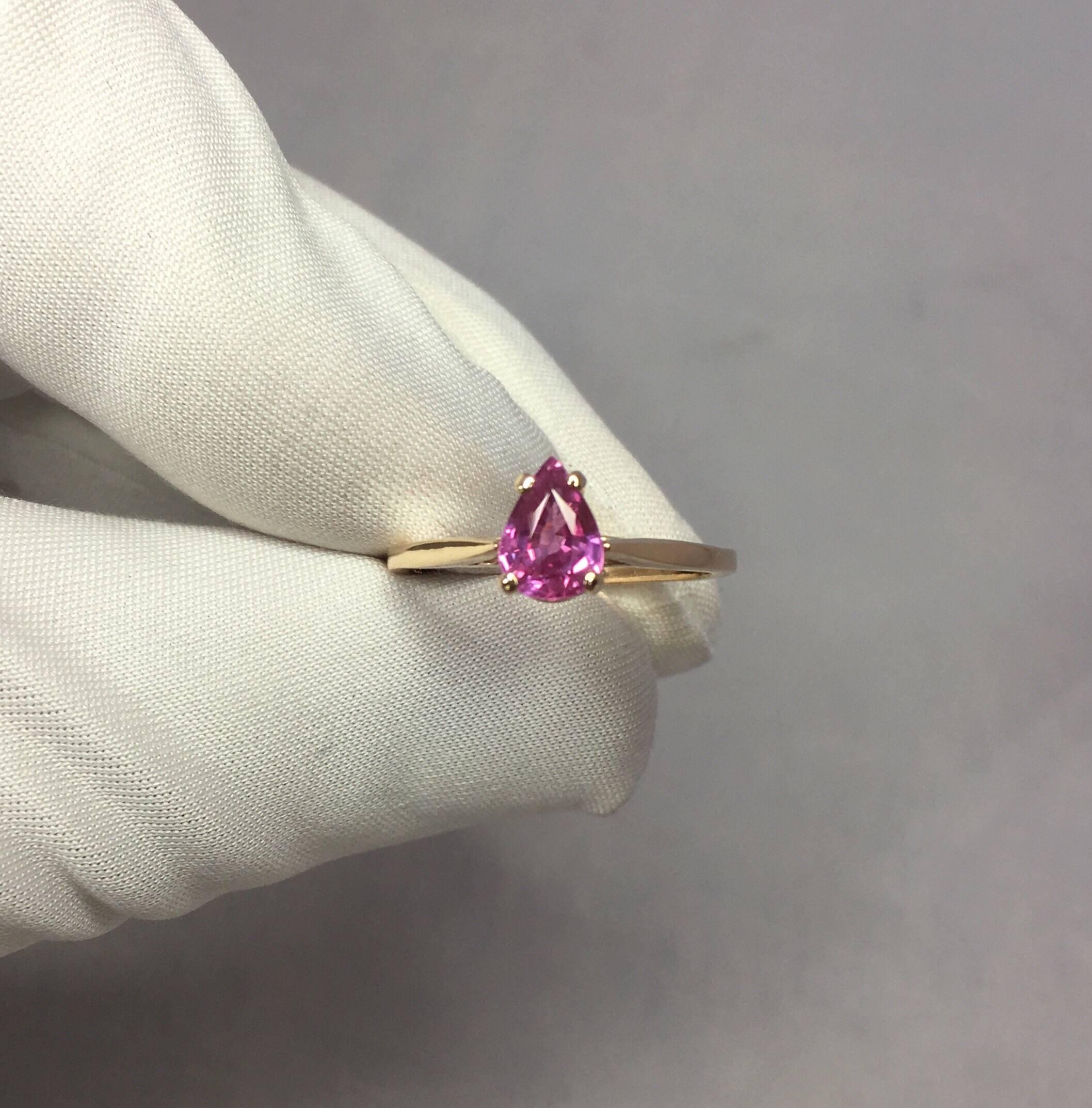 IGI Certified Untreated 1.05 Carat Vivid Solitaire Sapphire Gold Ring In New Condition In Birmingham, GB