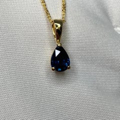 Tropfenanhänger aus 18 Karat Gelbgold mit unbehandeltem, tiefblauem Saphir in Birnenform, IGI zertifiziert