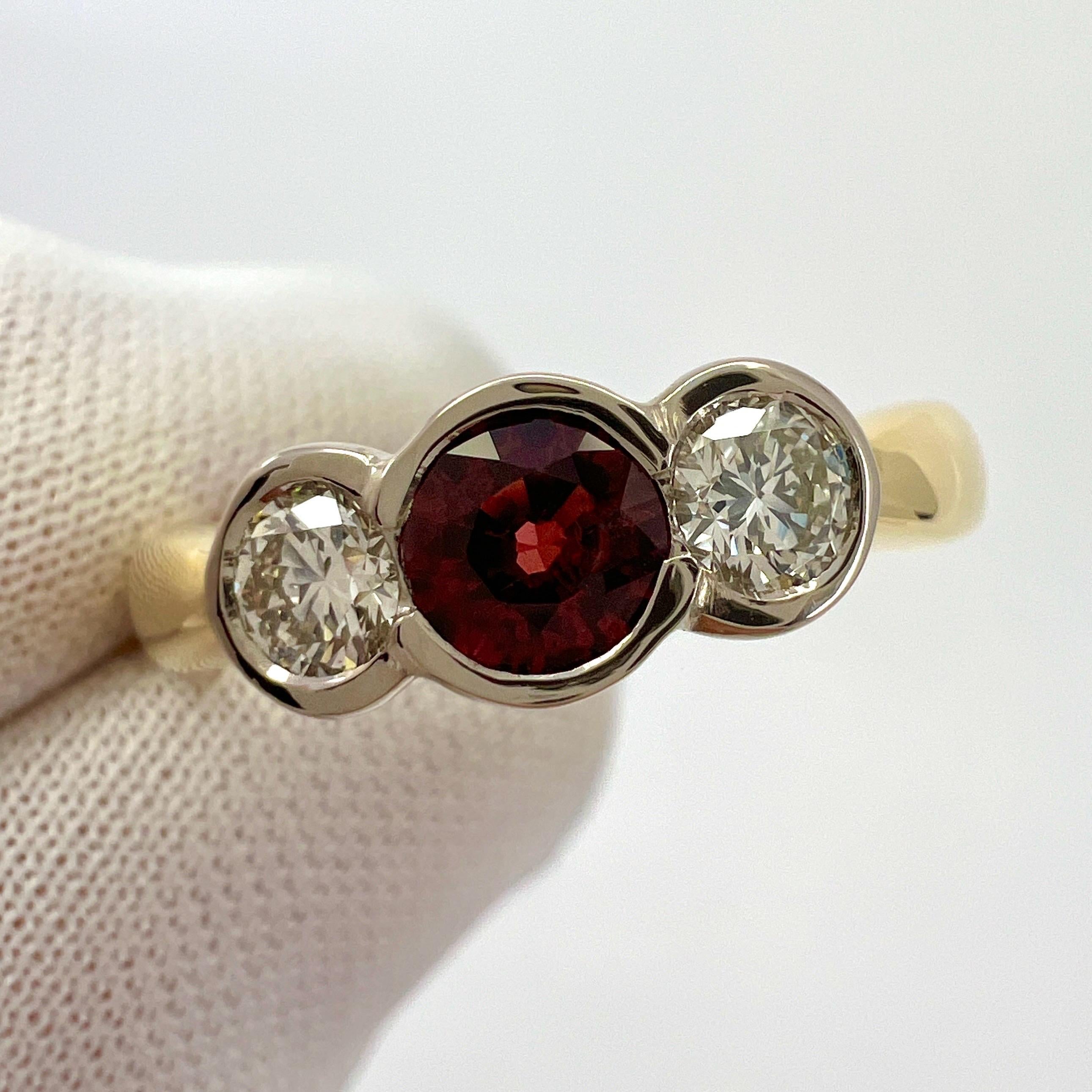 IGI Certified Untreated Ruby And Diamond 18k Gold Three Stone Bezel Rubover Ring In Excellent Condition For Sale In Birmingham, GB
