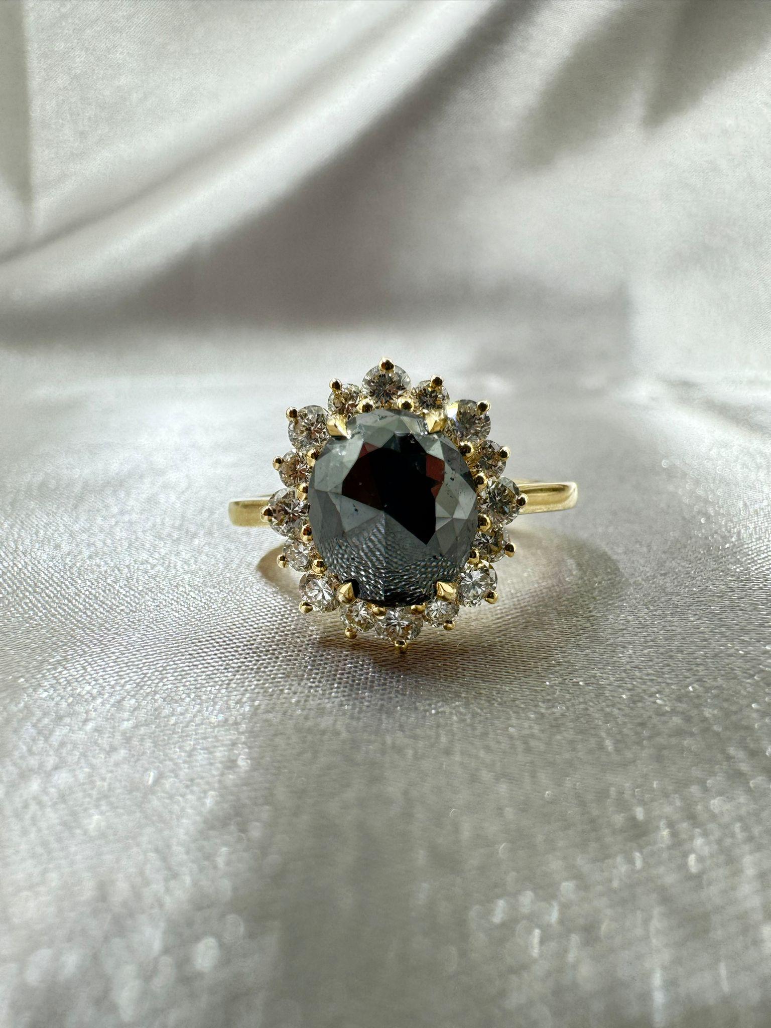 IGI CERTIFICADO Anillo vintage de diamantes negros de 2,27 quilates en oro amarillo de 14 quilates Contemporáneo en venta