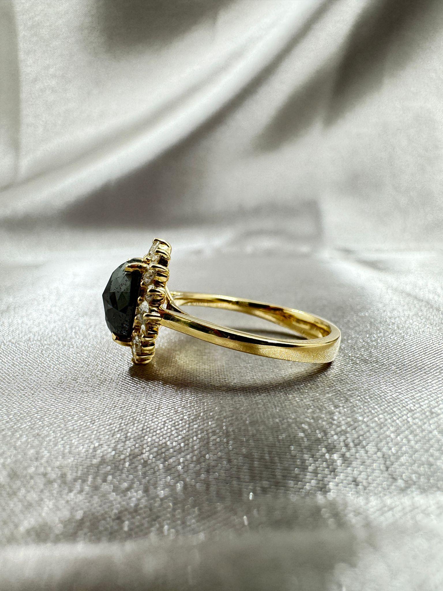 Women's IGI CERTIFIED Vintage 2.27 Carat Black Diamond Ring in 14 Karat Yellow Gold