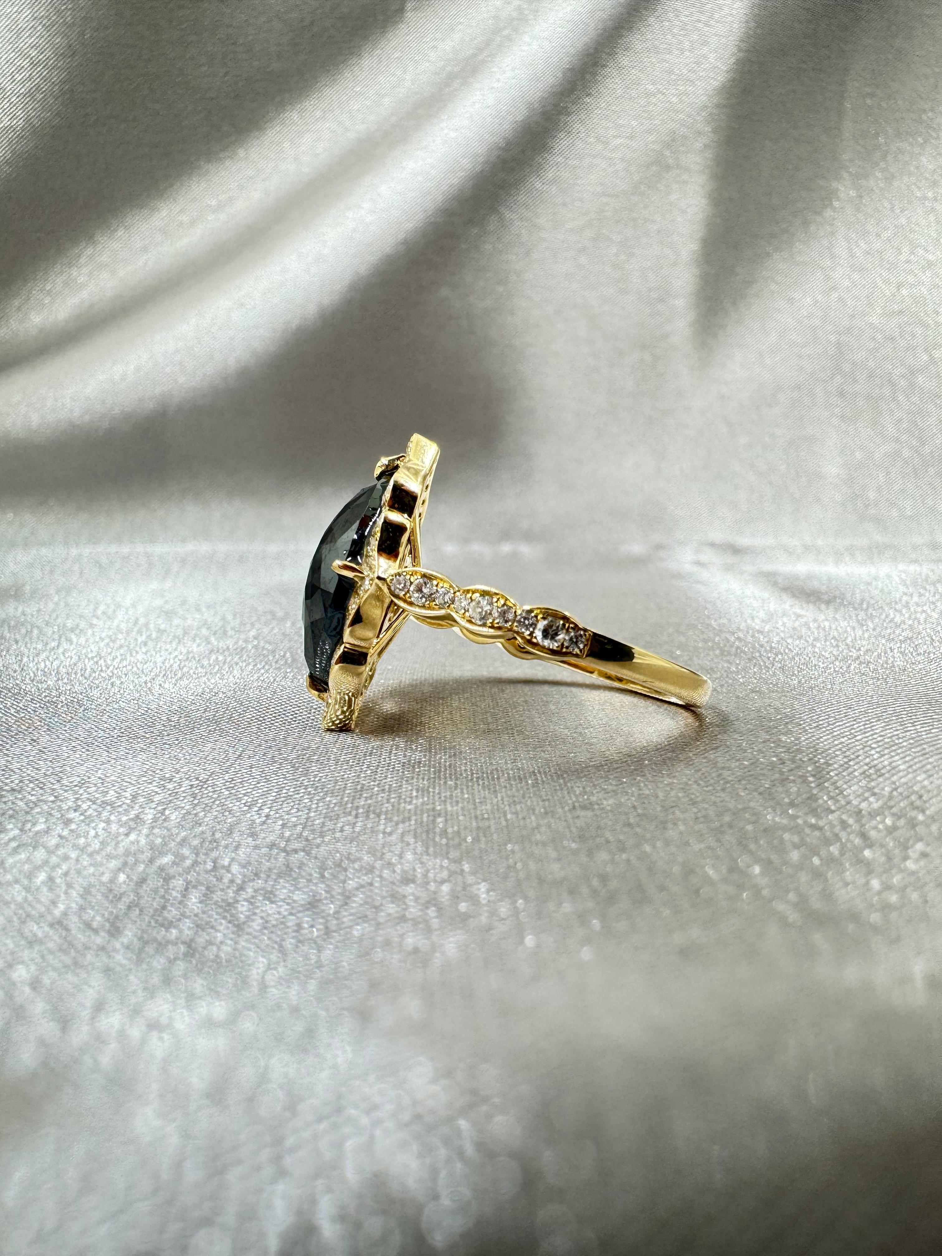 Contemporary IGI CERTIFIED Vintage 3.63 Carat Black Diamond Ring in 14 Karat Yellow Gold For Sale