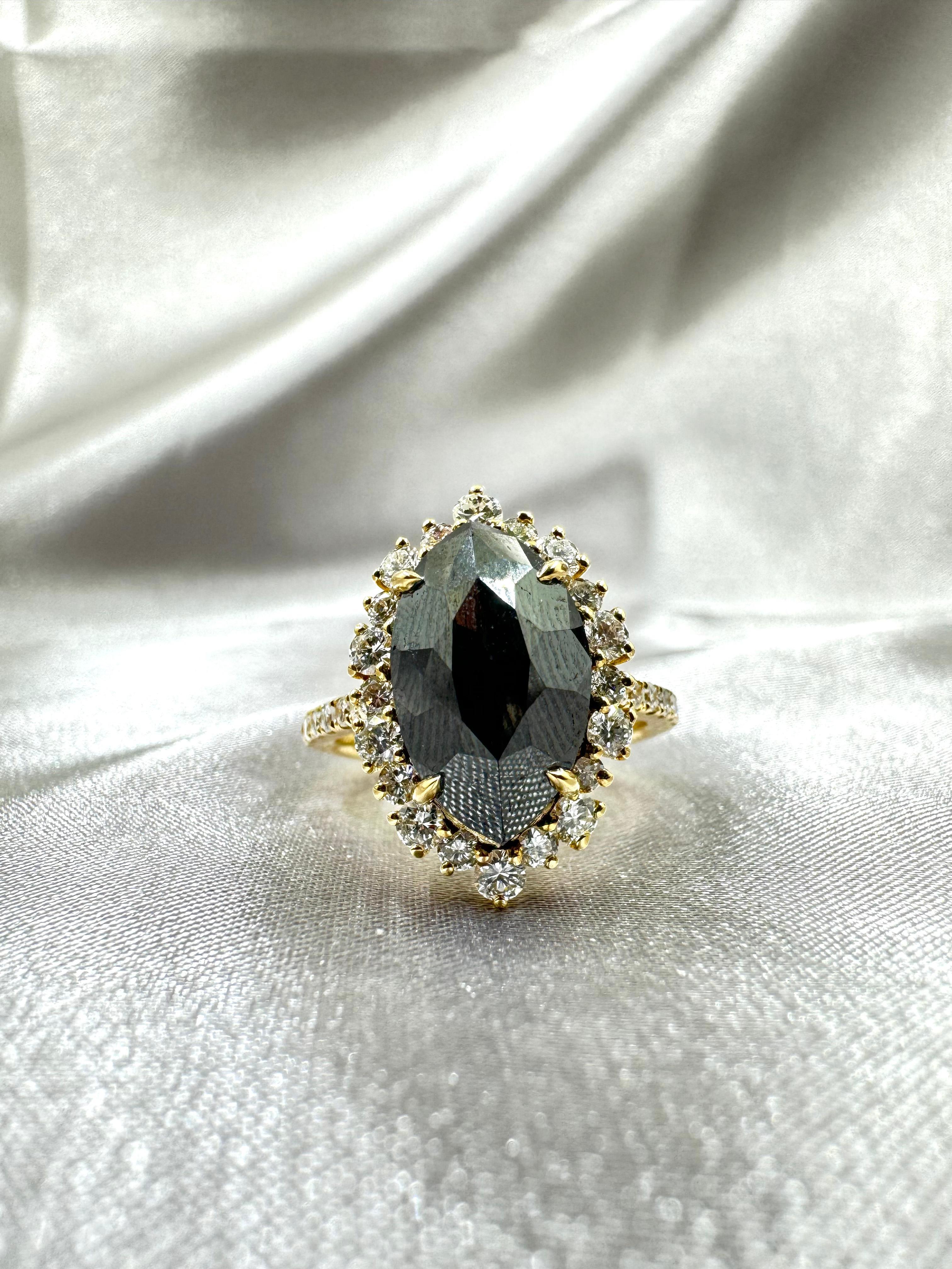 Contemporary IGI CERTIFIED Vintage 5.70 Carat Black Diamond Ring in 14 Karat Yellow Gold For Sale