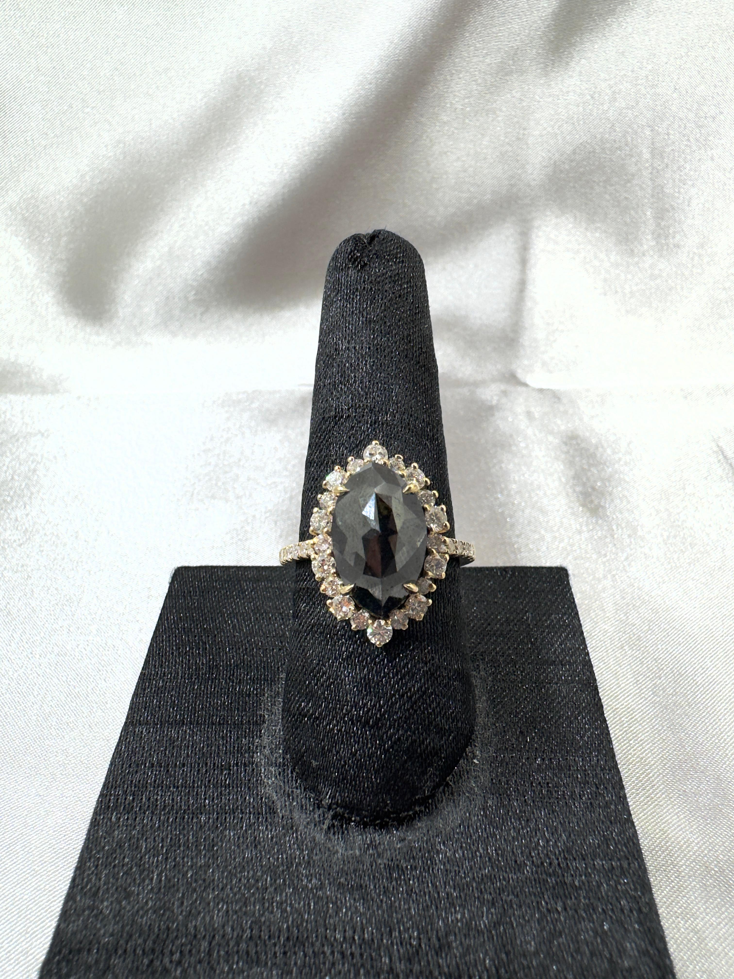 IGI CERTIFIED Vintage 5.70 Carat Black Diamond Ring in 14 Karat Yellow Gold For Sale 2