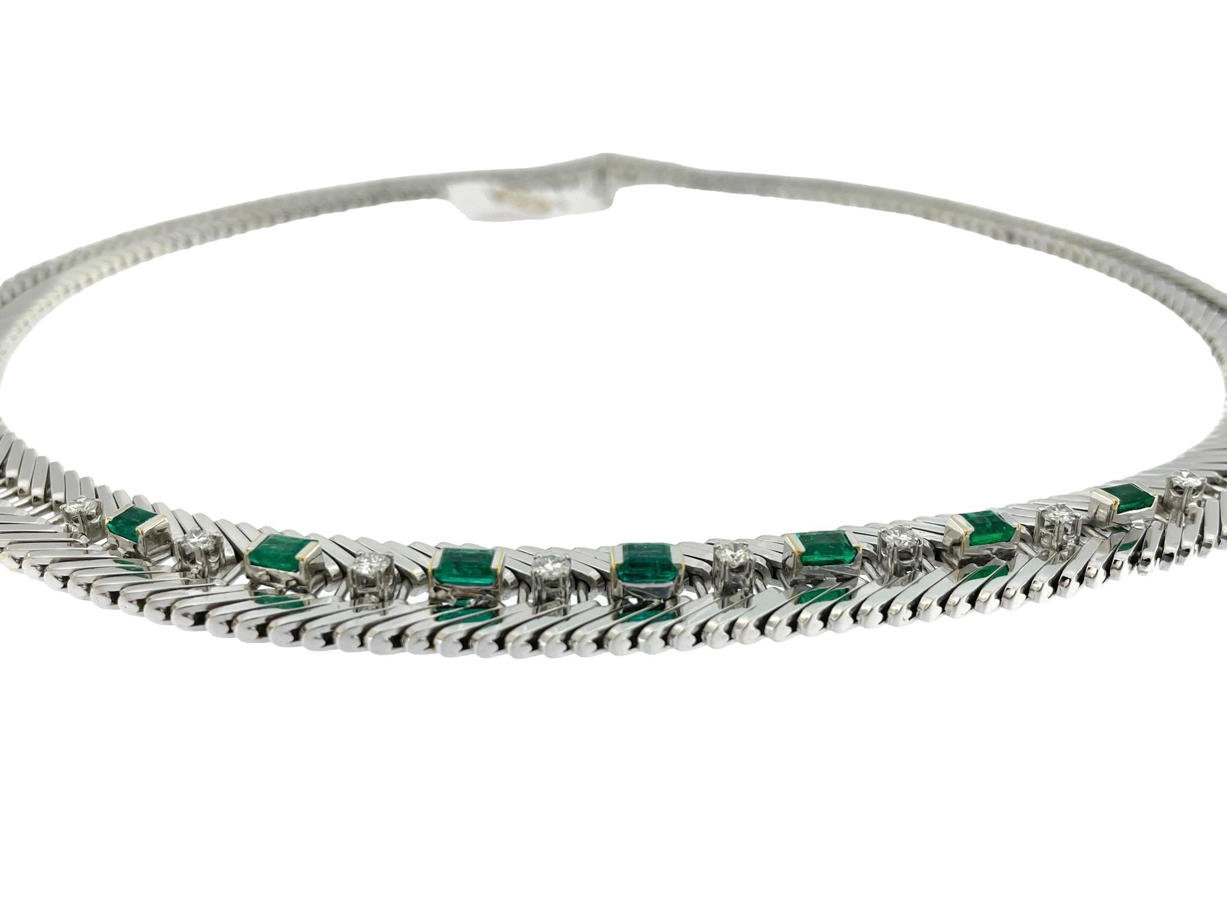 IGI Certified White Gold Diamonds and Emeralds Italian Choker Necklace In Excellent Condition For Sale In Esch-Sur-Alzette, LU