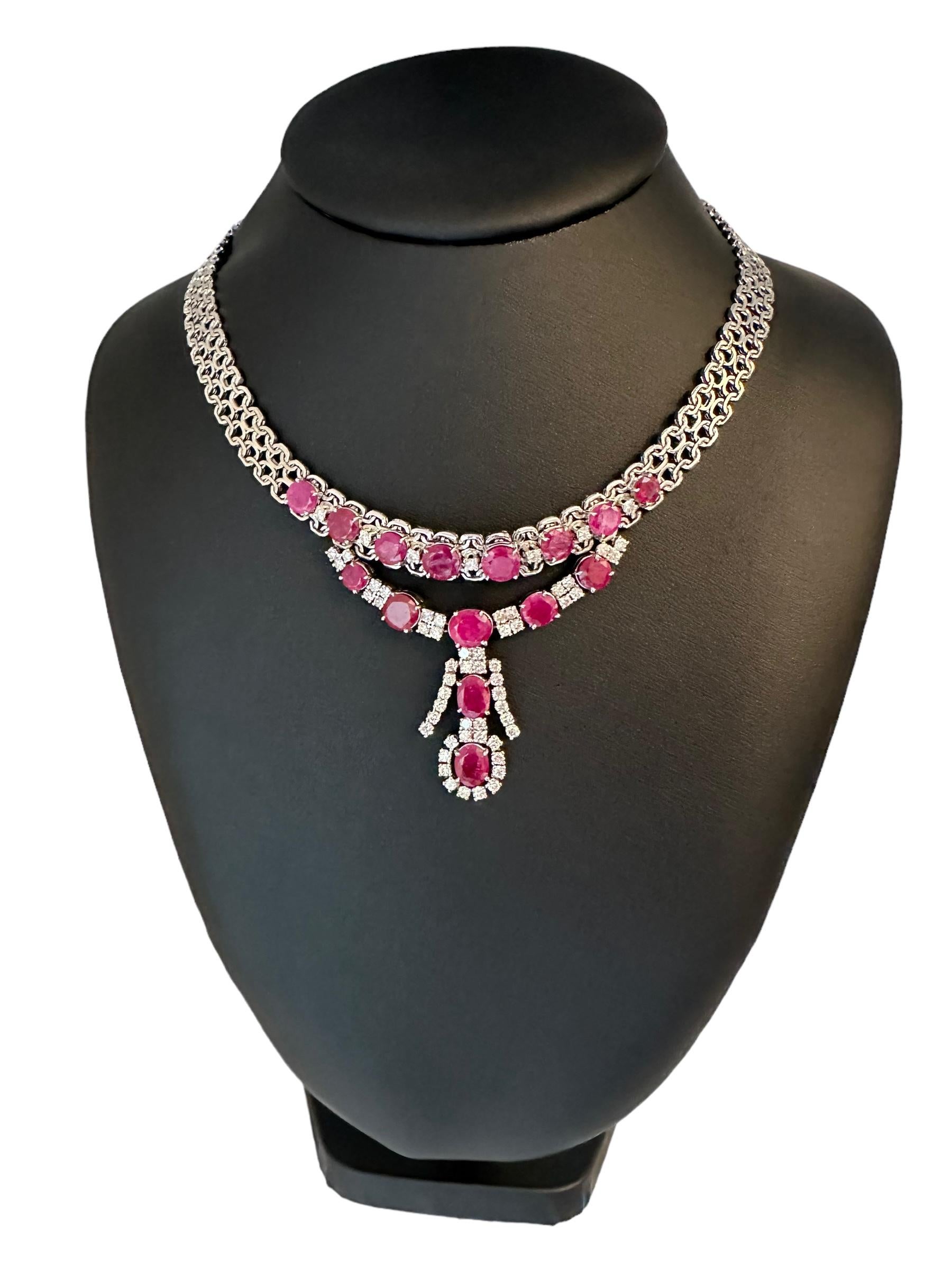 IGI Certified White Gold Diamonds and Rubies Necklace In Good Condition For Sale In Esch-Sur-Alzette, LU