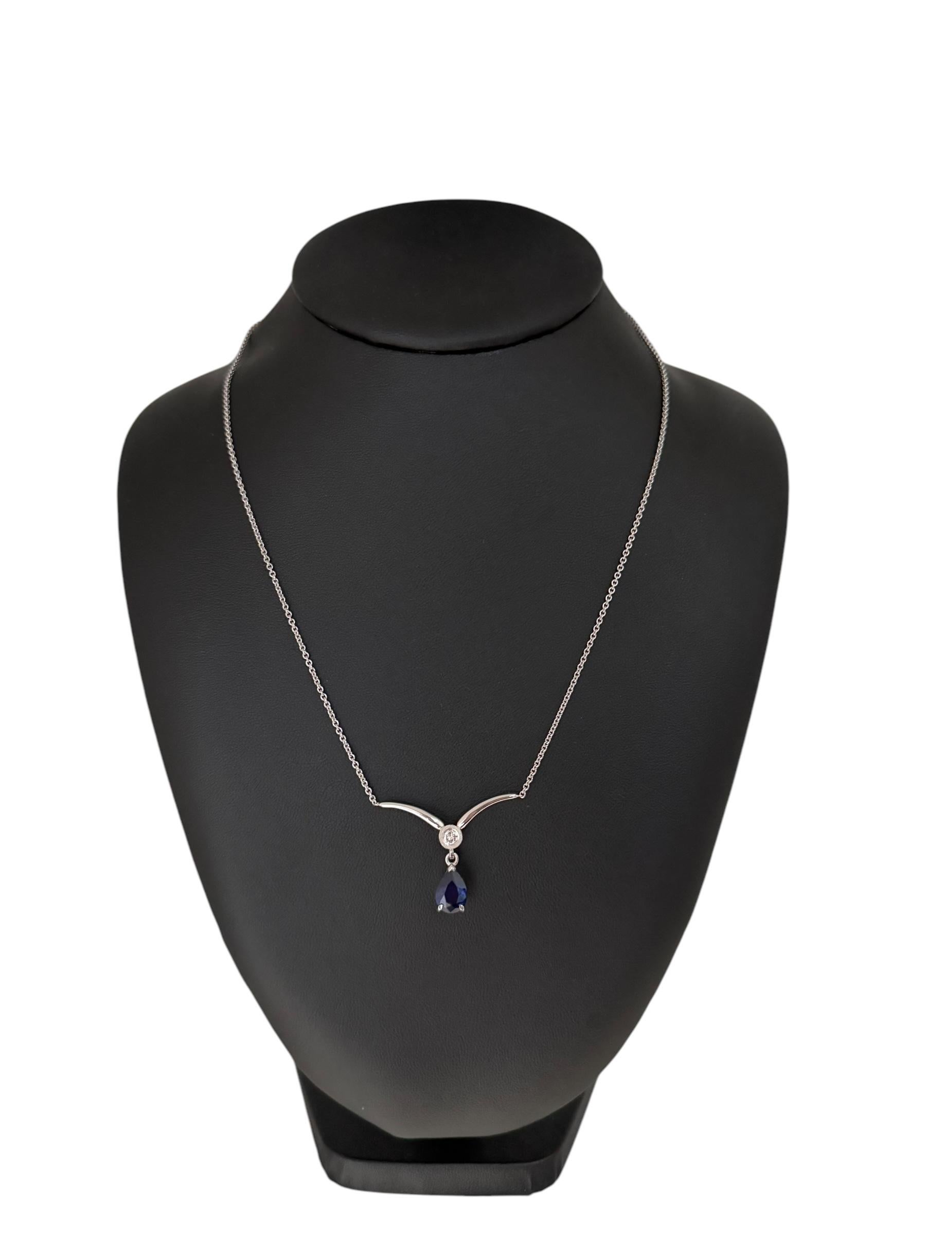 Pendant lenght : 2cm
Chain lenght : 48.5cm

Experience the perfect harmony of elegance and brilliance with this IGI Certified White Gold Necklace, featuring a stunning sapphire and diamond combination. Crafted from luxurious 18k white gold, this