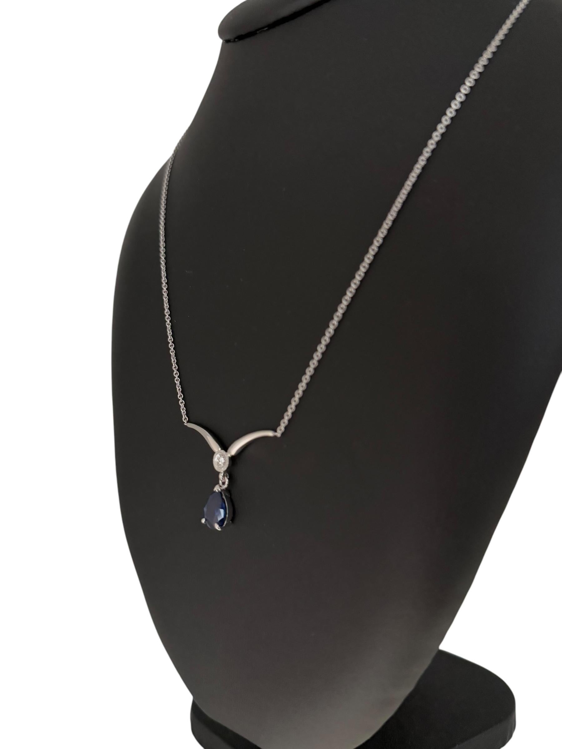Modern IGI Certified White Gold Necklace with Sapphire and Diamond For Sale