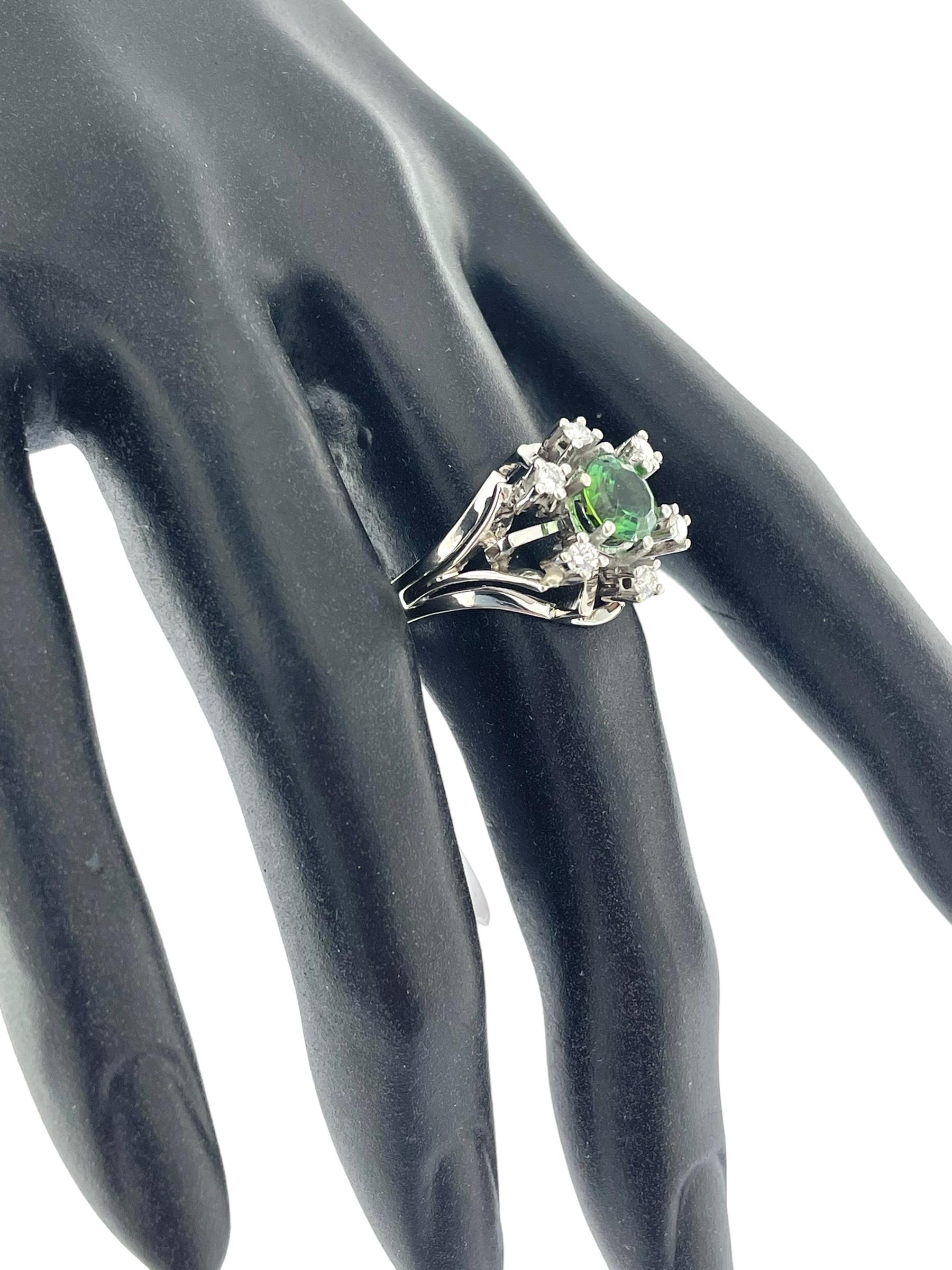 Brilliant Cut IGI Certified White Gold Ring with Verdelite Tourmaline and Diamonds For Sale