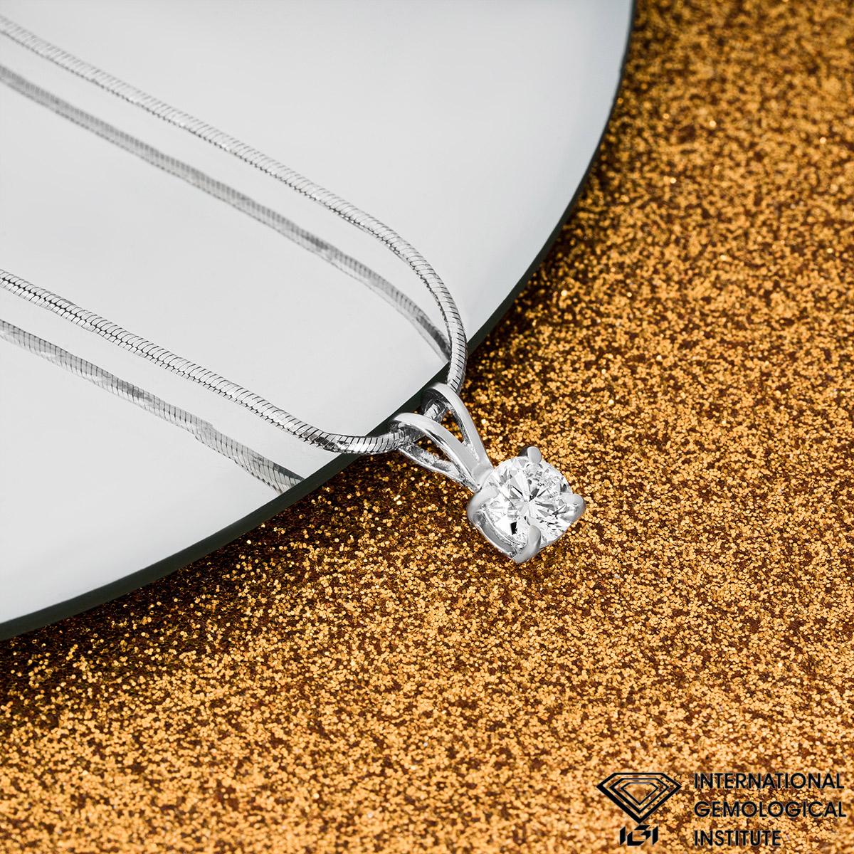 IGI Certified White Gold Round Brilliant Cut Diamond Pendant 0.70ct E/SI1 For Sale 2