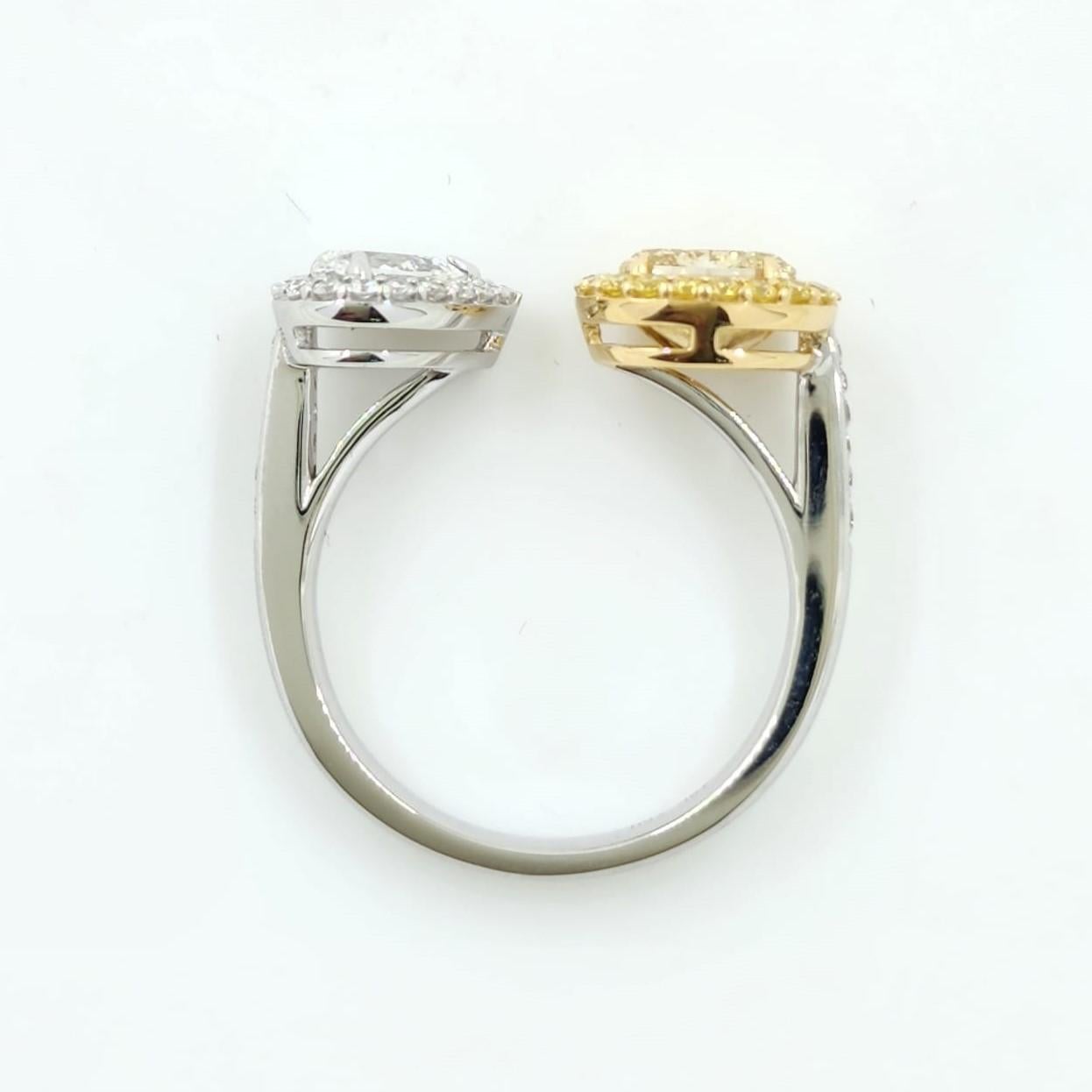 IGI Certified Yellow Oval Diamond and Pear Diamond Toi Et Moi Ring in 18k Gold In New Condition For Sale In Hong Kong, HK