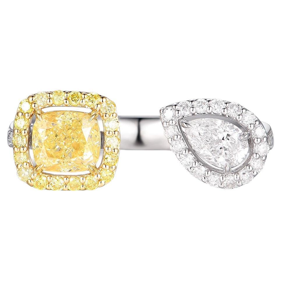 Bague Toi Et Moi certifiée IGI en 18 carats, diamant jaune coussin et diamant poire  en vente