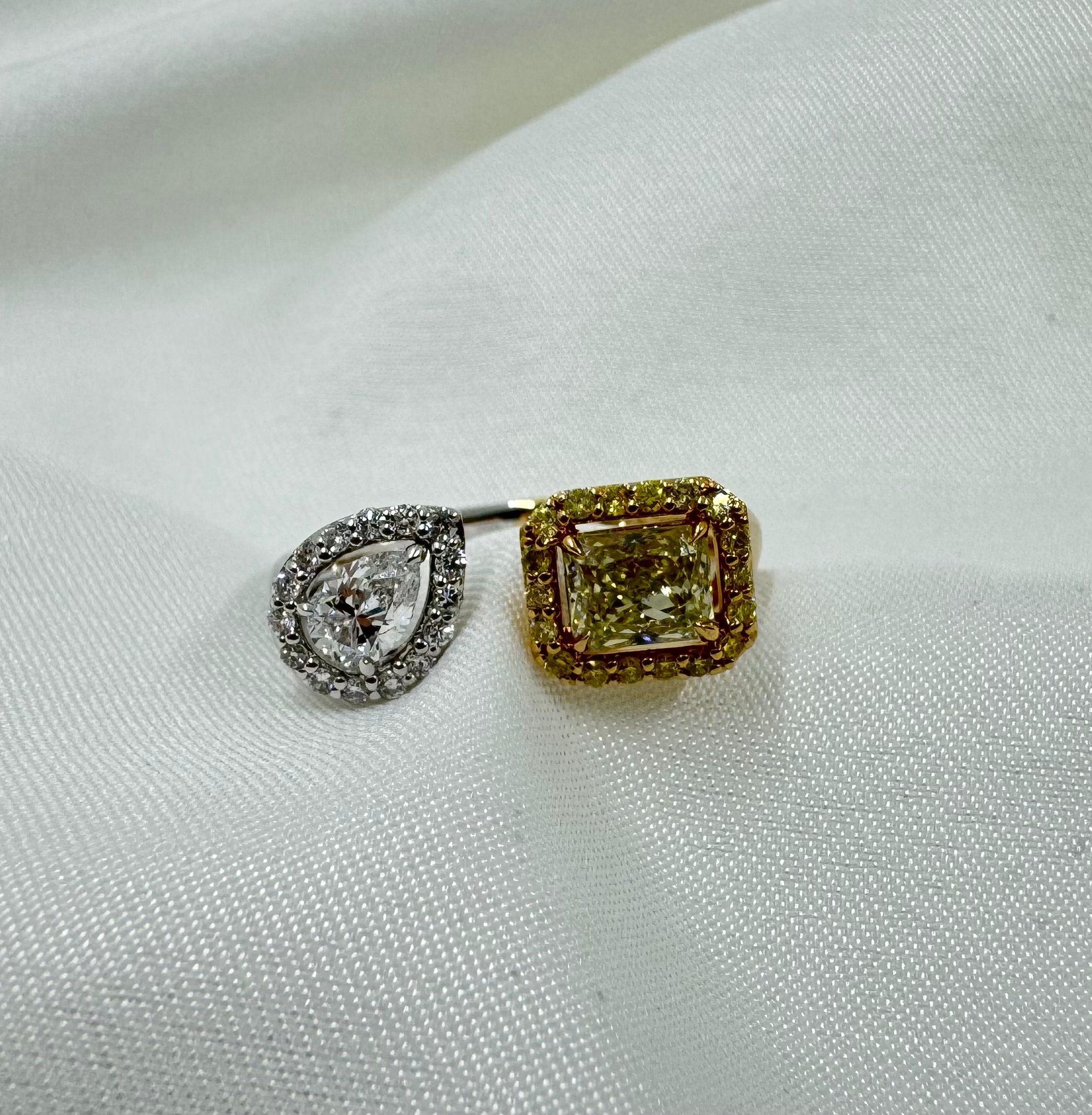 IGI CERTIFIED Yellow Emerald Diamond and Pear Diamond Toi Et Moi Ring in 18k  For Sale 1