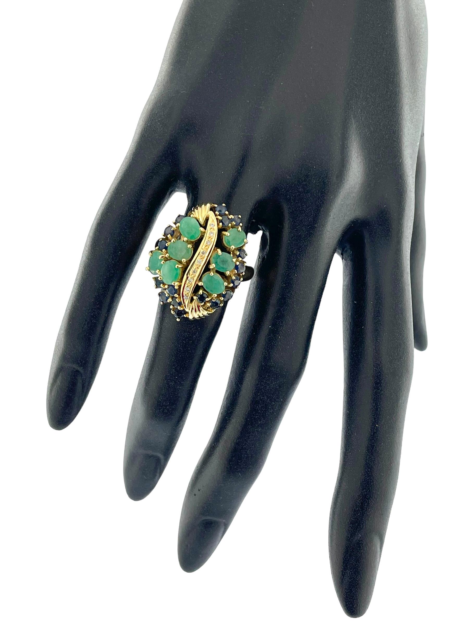 IGI Certified Yellow Gold Diamonds, Sapphires and Emeralds Cocktail Ring  In Excellent Condition For Sale In Esch-Sur-Alzette, LU