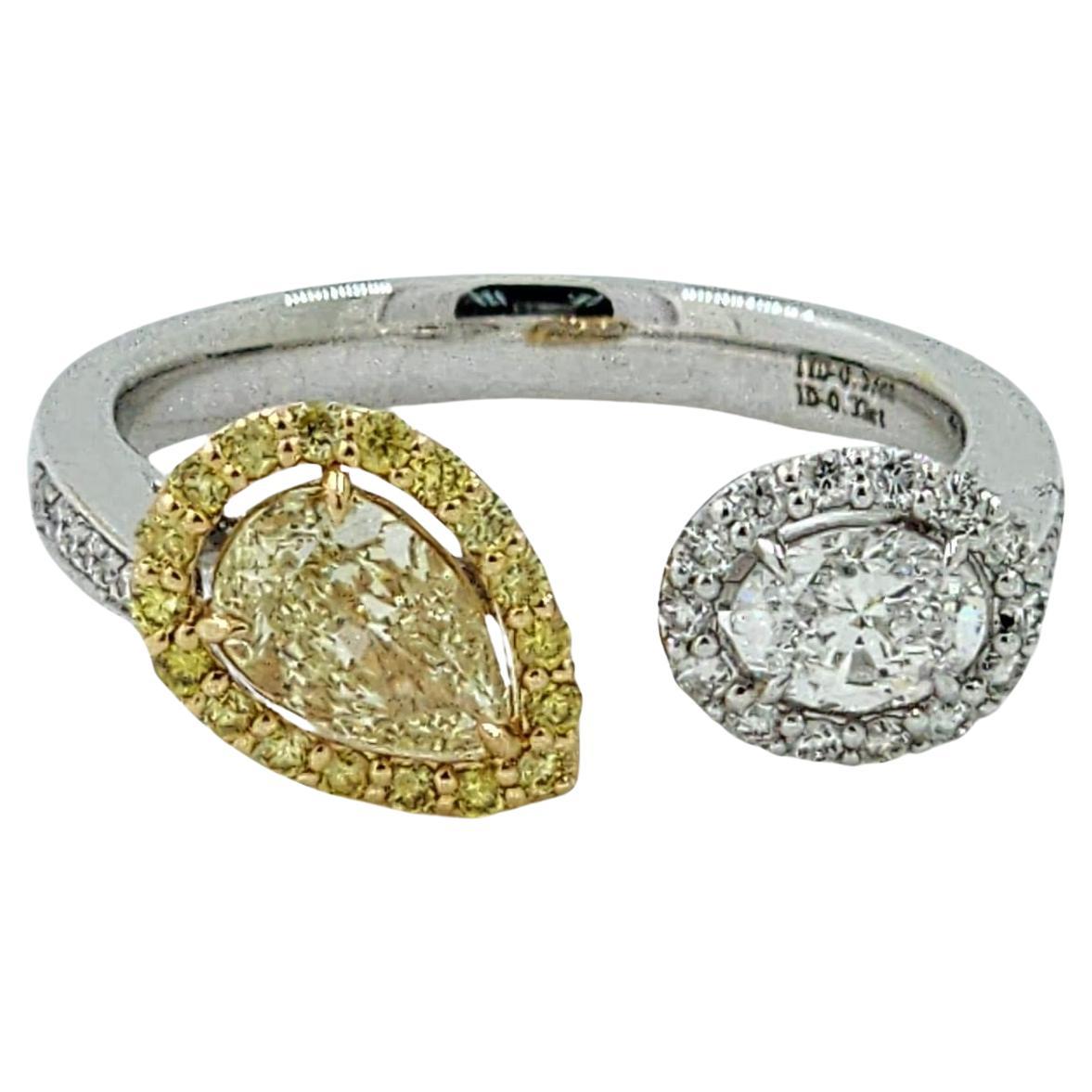 IGI CERTIFIED Yellow Pear Diamond and Oval Diamond Toi Et Moi Ring in 18k Gold In New Condition For Sale In Hong Kong, HK