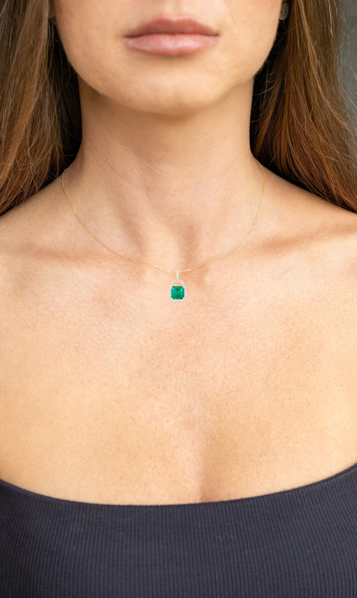 Square Cut IGI Certified Zambian Emerald Necklace With Diamonds 3.37 Carats 14K Yellow Gold For Sale