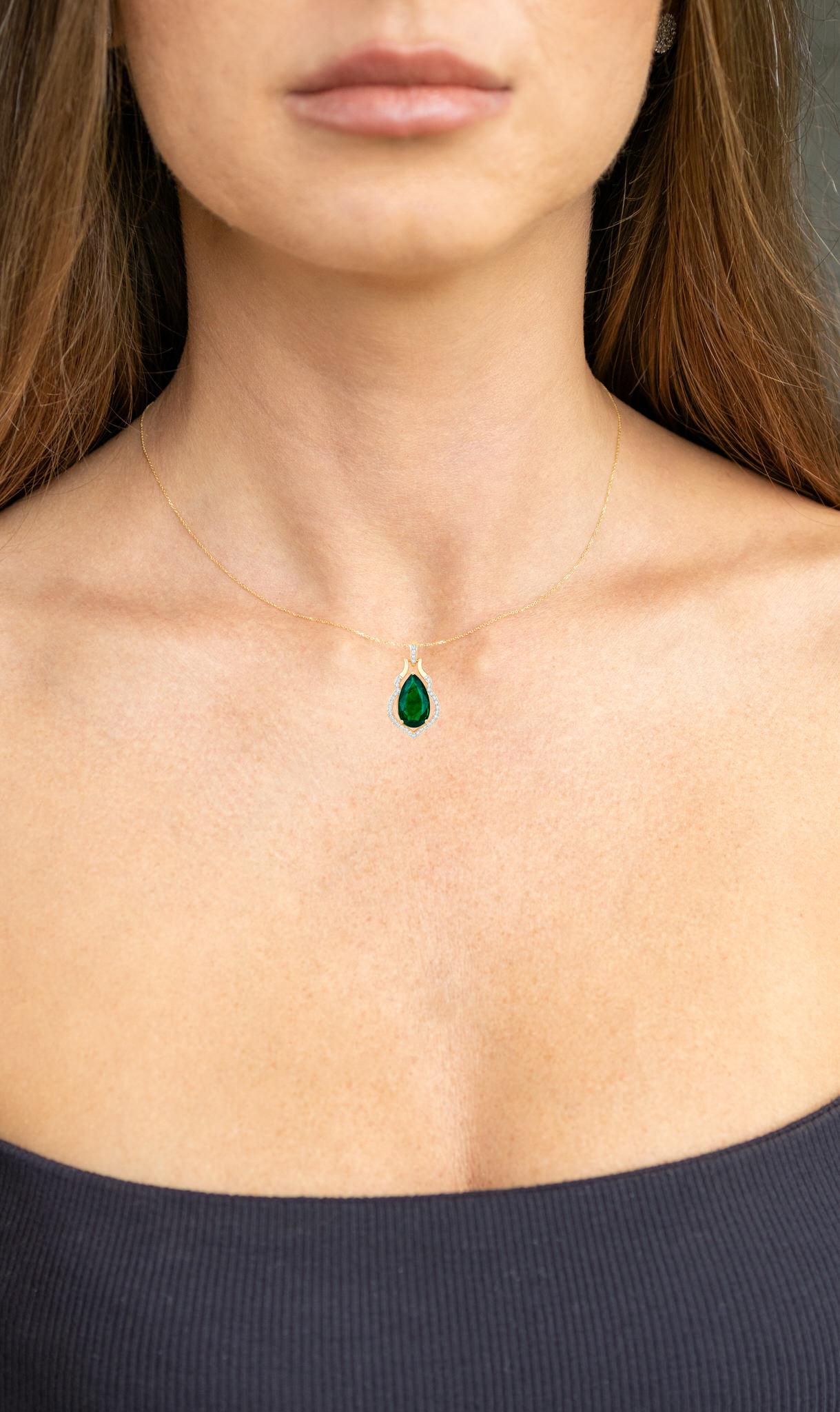 Pear Cut IGI Certified Zambian Emerald Necklace With Diamonds 3.60 Carats 14K Yellow Gold For Sale