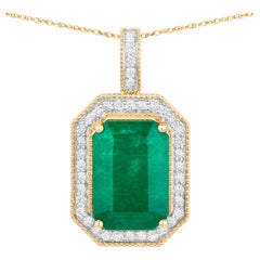 Collier pendentif émeraude de Zambie certifiée IGI serti de diamants de 14 carats