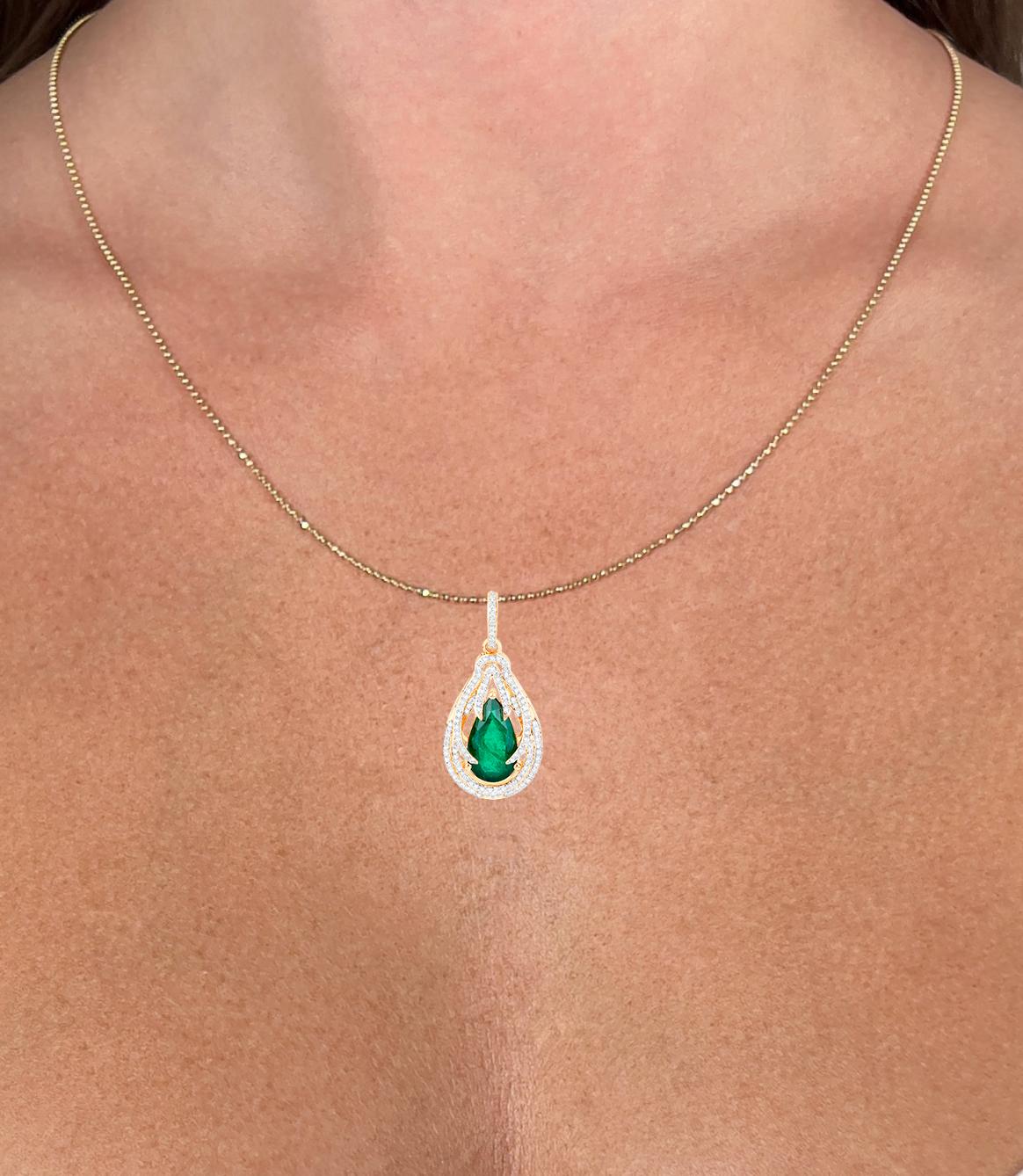 Contemporary IGI Certified Zambian Emerald Pendant Necklace With Diamonds 2.71 Carats 14K Yel For Sale