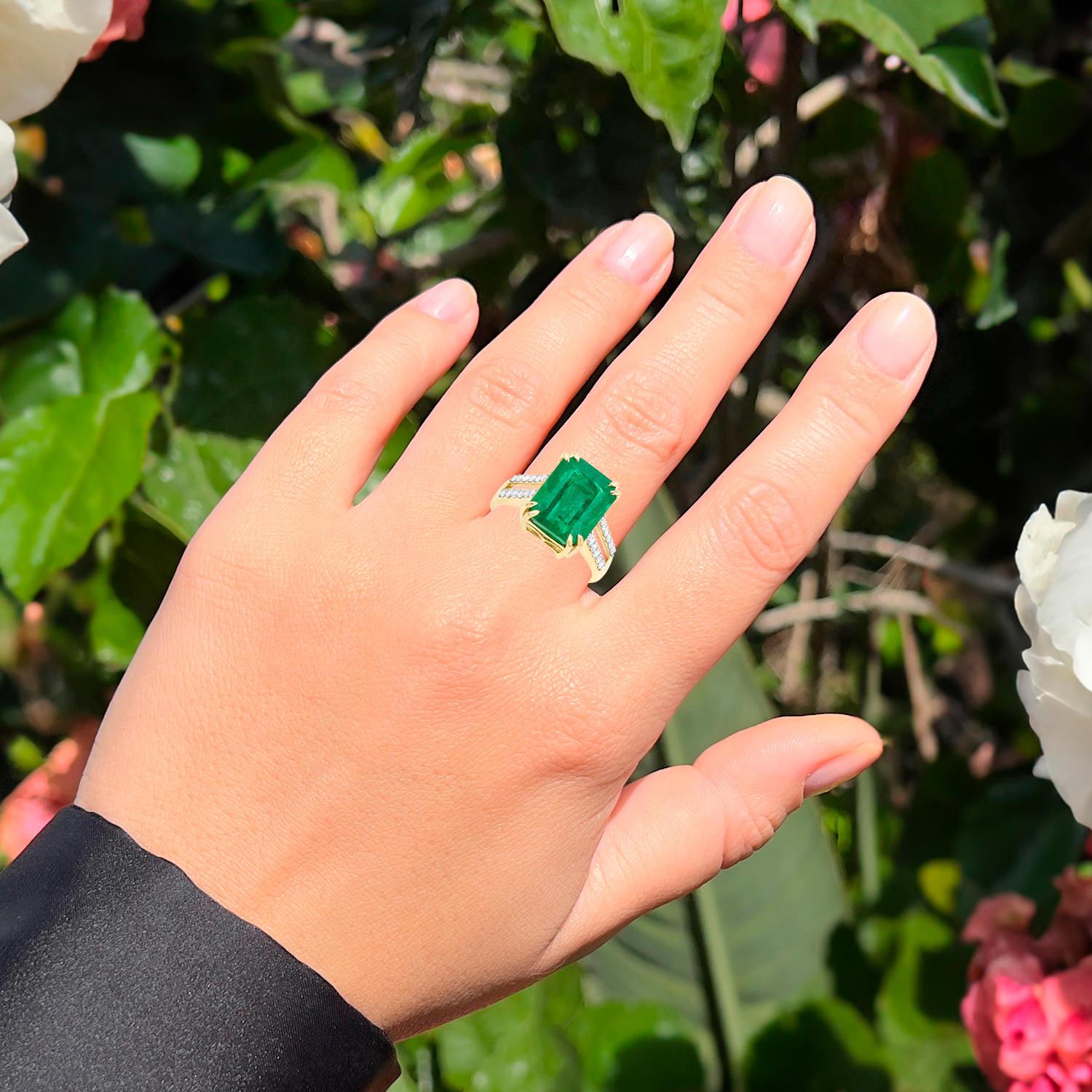 Emerald Cut IGI Certified Zambian Emerald Ring Diamond Setting 8.49 Carats 14K Gold For Sale