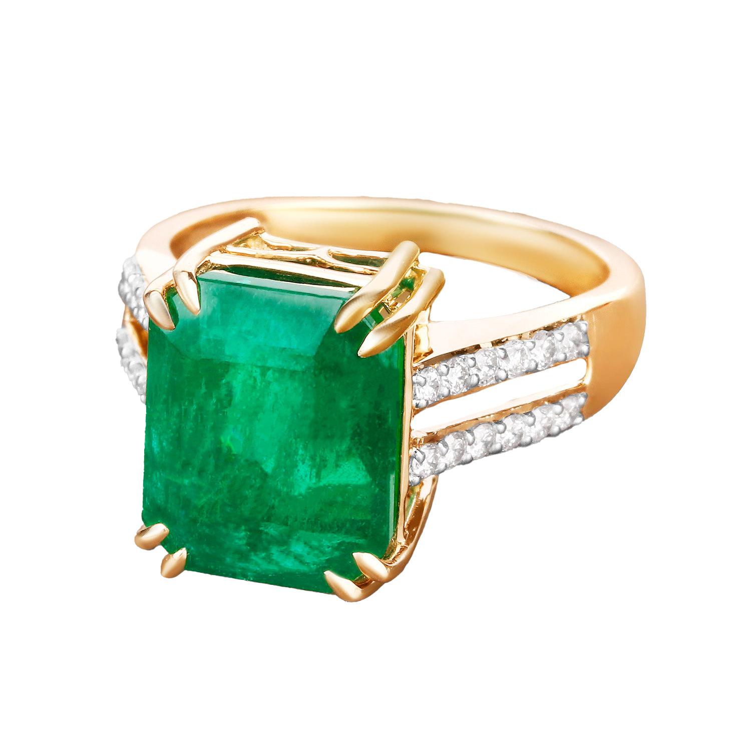 Women's or Men's IGI Certified Zambian Emerald Ring Diamond Setting 8.49 Carats 14K Gold For Sale
