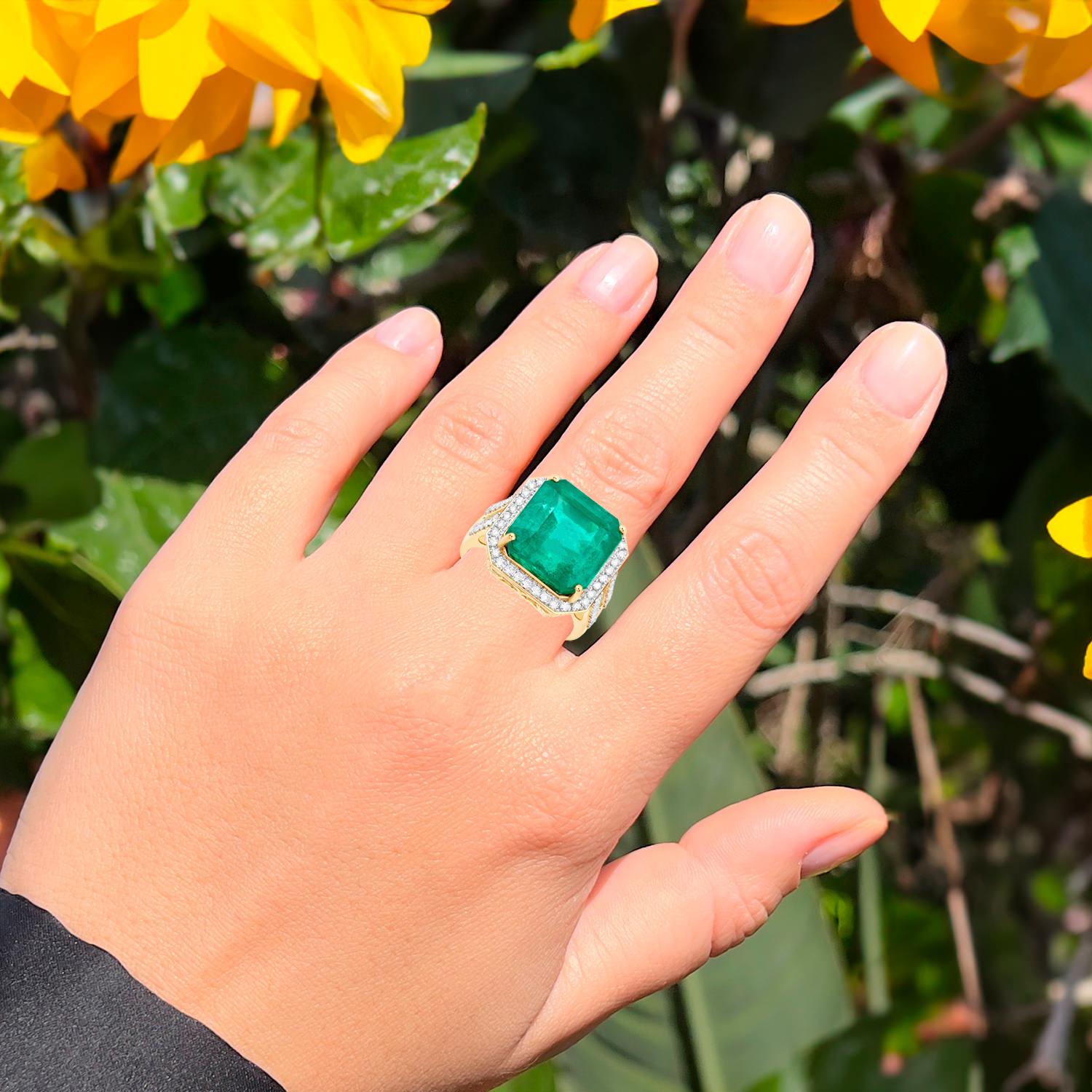 IGI Certified Zambian Emerald Ring With Diamonds 13.06 Carats 14K Yellow Gold In Excellent Condition For Sale In Laguna Niguel, CA