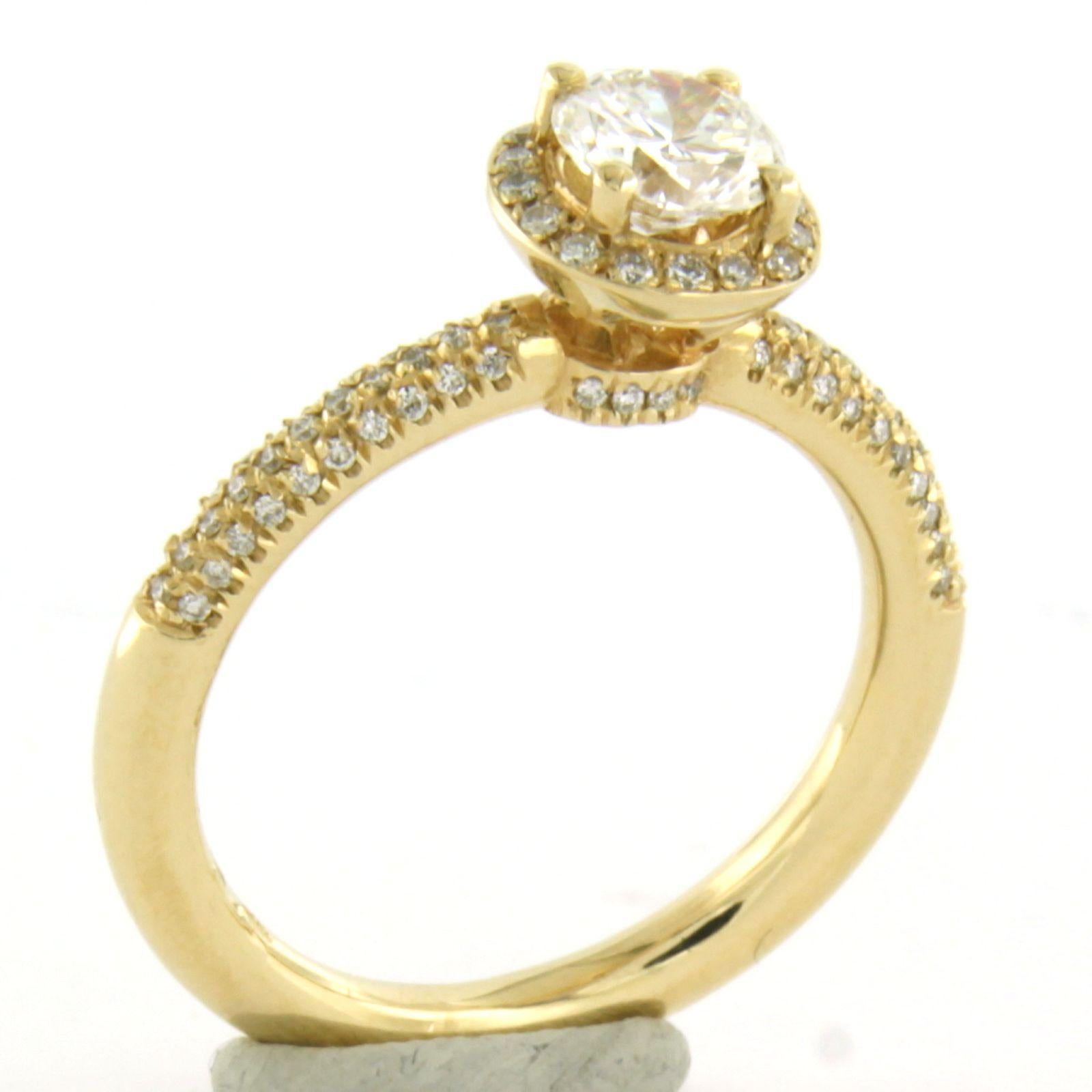 Bague en or jaune 14k sertie d'un diamant taille brillant jusqu'à 0.94ct - G, F/G - VVS2, VS/SI - taille de bague U.S. 7.75 - EU. 18 (56)

description détaillée :

Le haut de l'anneau mesure 8,3 mm de large et 7,9 mm de haut.

poids : 5,1