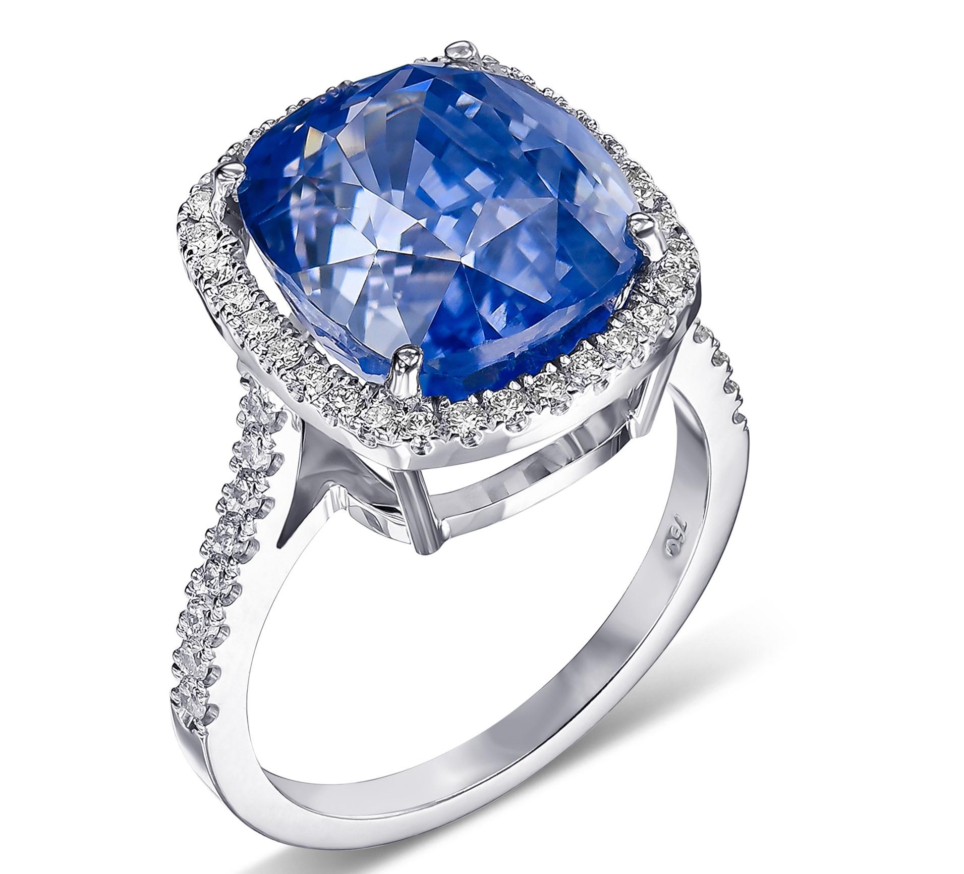 IGI No Heat 12.11 Ct Sapphire & 0.60 Ct Diamonds Halo - 18kt. White Gold Ring In New Condition In Ramat Gan, IL