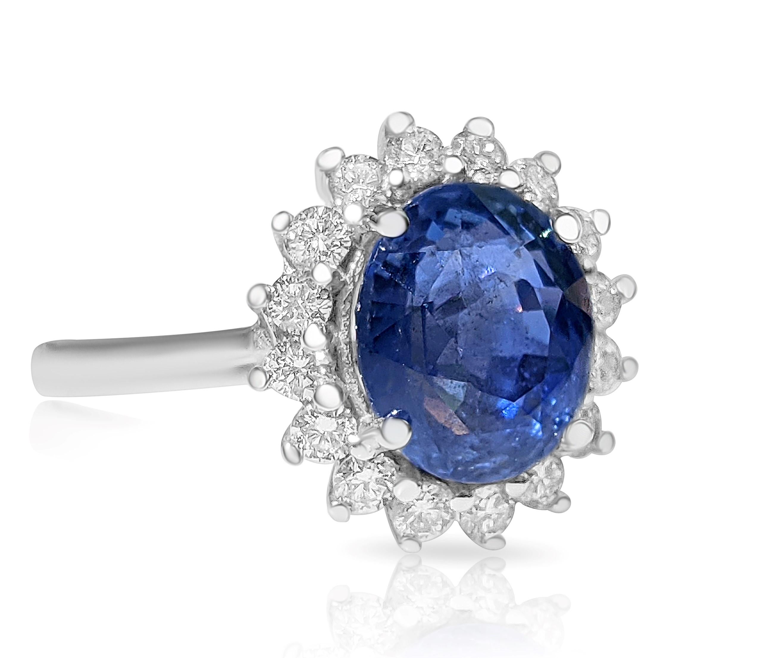 IGI No Heat 4.11 Carat Sapphire and 0.50 Ct Diamonds, 18 Kt. White Gold, Ring In New Condition In Ramat Gan, IL