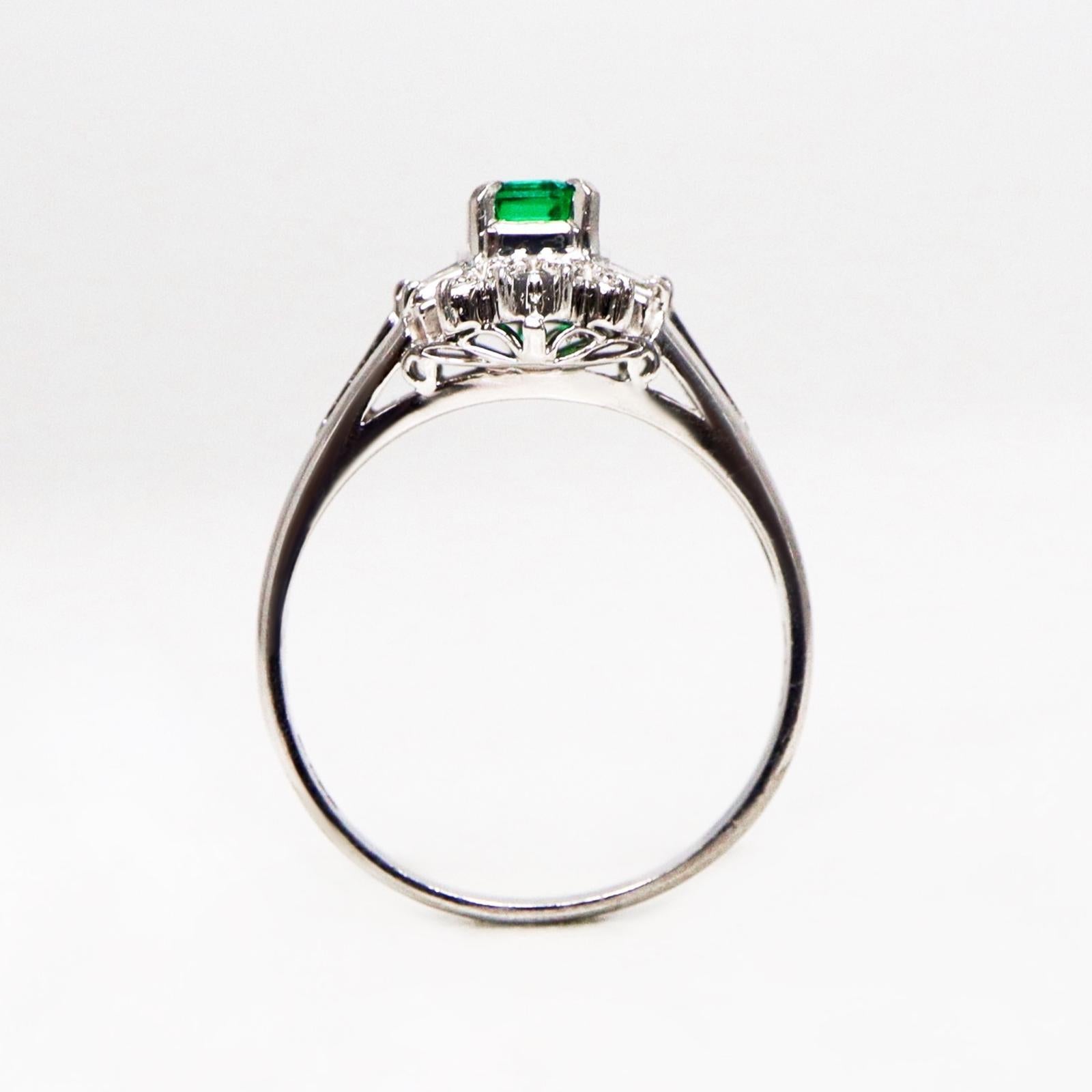 IGI Anillo de compromiso de platino de 0.22 ct Esmeralda colombiana antigua estilo Art Decó en Nuevo estado para la venta en Kaohsiung City, TW