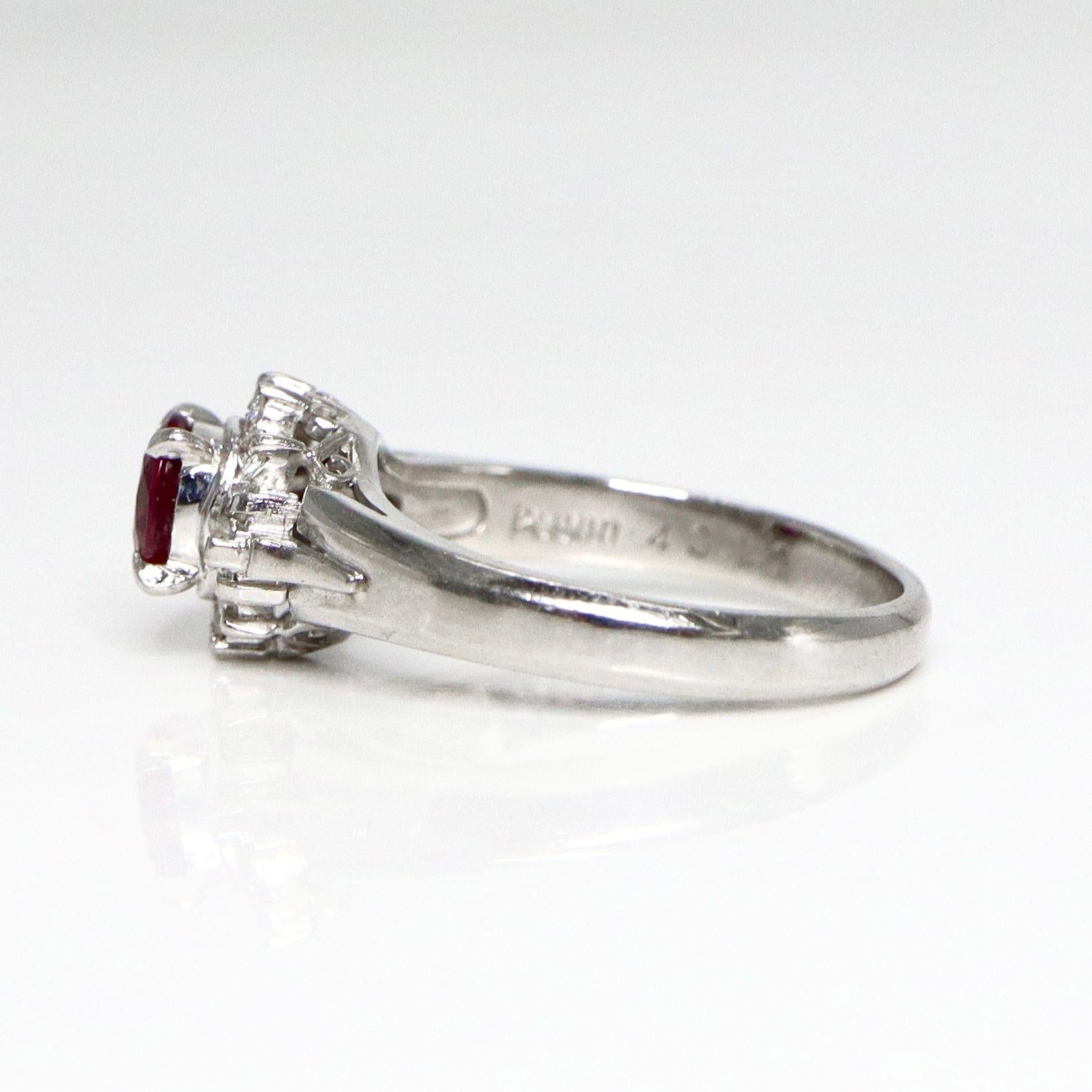 Donna Anello di fidanzamento in platino IGI con rubino rosso vivo da 0,43 carati in stile antico Art Deco in vendita