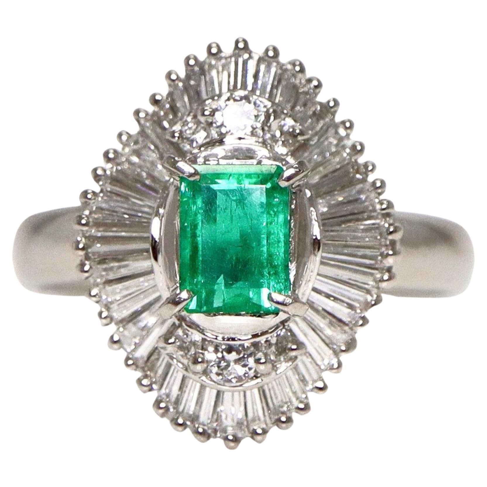 Anello di fidanzamento in platino IGI con smeraldo Colombia da 0.47 carati in stile antico Art Deco