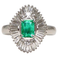Anello di fidanzamento in platino IGI con smeraldo Colombia da 0.47 carati in stile antico Art Deco