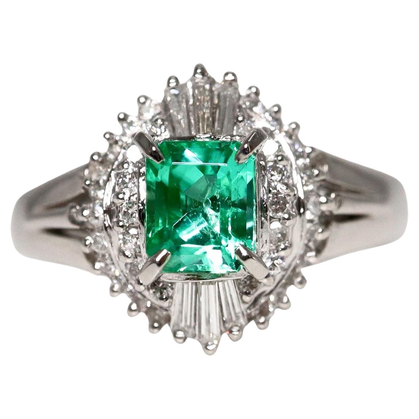 IGI Platinum 0.57 ct Colombia Emerald Antique Art Deco Style Engagement Ring en venta