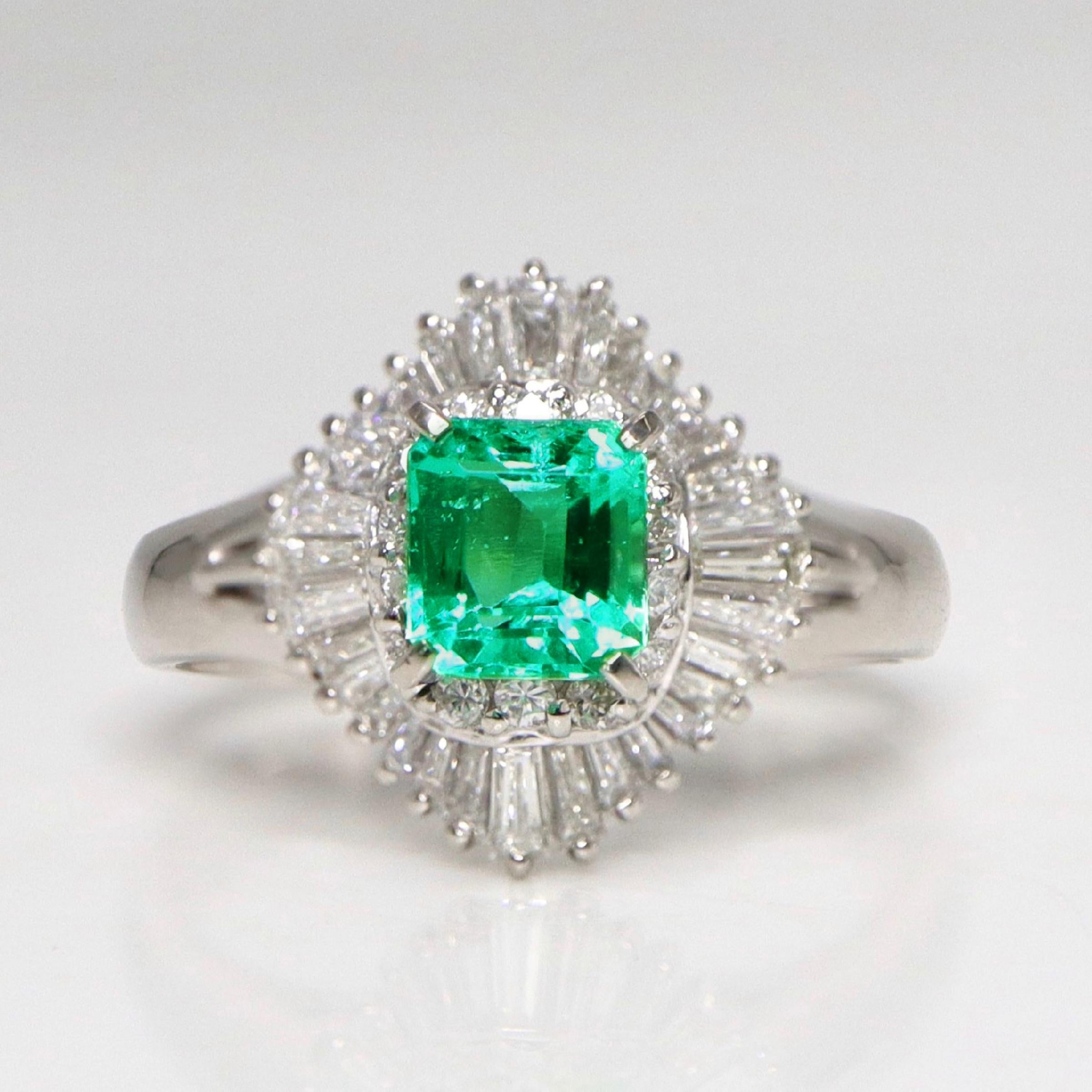 *IGI Bague de fiançailles en platine 0.59 ct Colombia Emerald Antique Art Deco Style* (Émeraude de Colombie)

Emeraude de Colombie certifiée IGI d'un vert intense naturel, d'une grande couleur et d'un éclat de feu pesant 0,59 ct sertie sur le