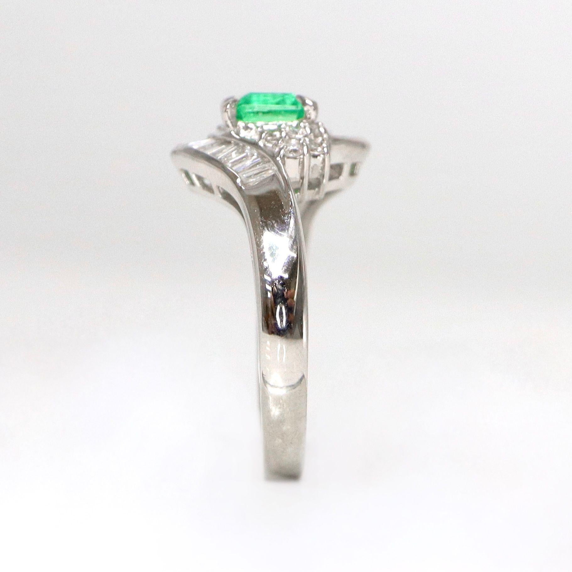 Bague de fiançailles en platine IGI 0.61 ct Colombia Emerald Antique Art Deco Style Neuf - En vente à Kaohsiung City, TW