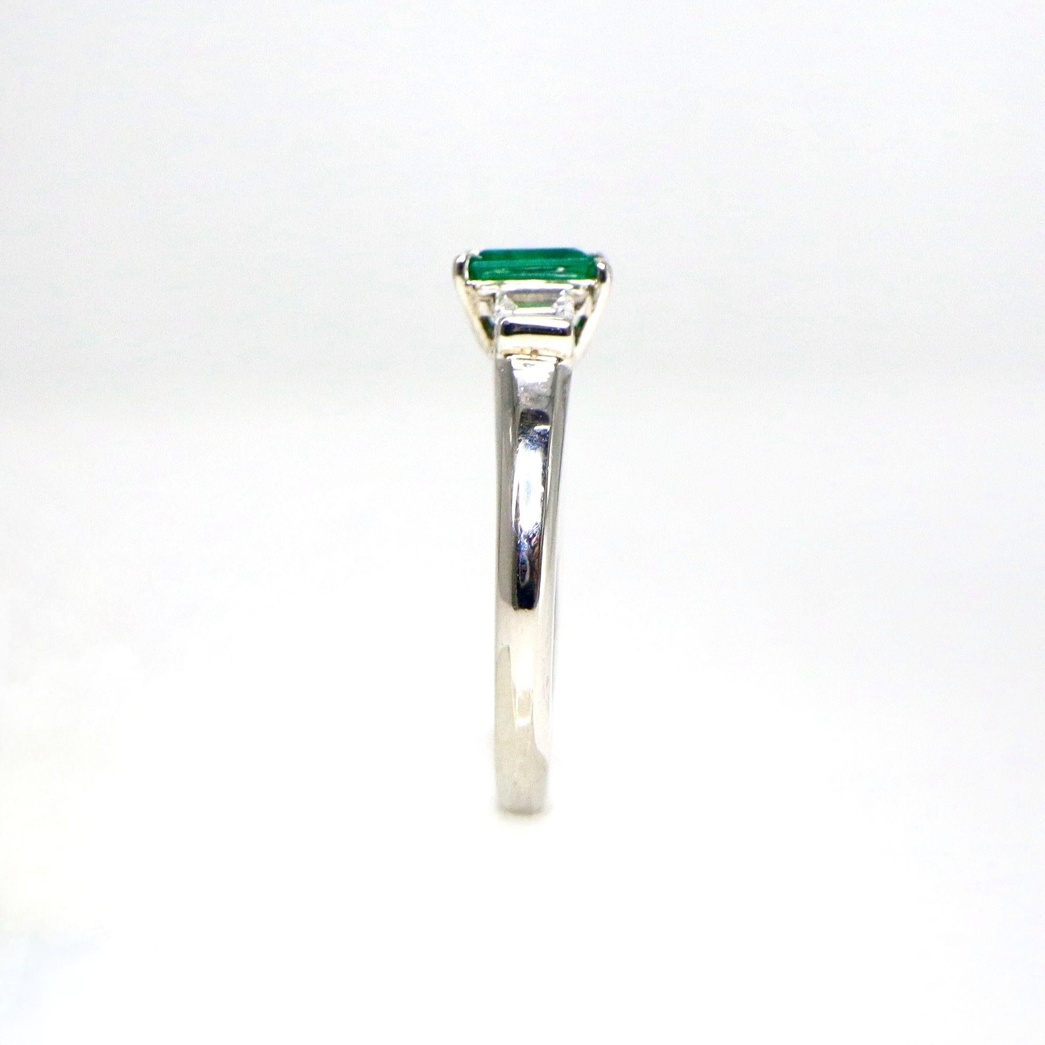 IGI Platino 0,66 ct Esmeralda Verde Muzo Colombia  Anillo de compromiso en Nuevo estado para la venta en Kaohsiung City, TW