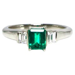 IGI Platinum 0.66 ct Colombia Muzo Green Emerald  Engagement Ring