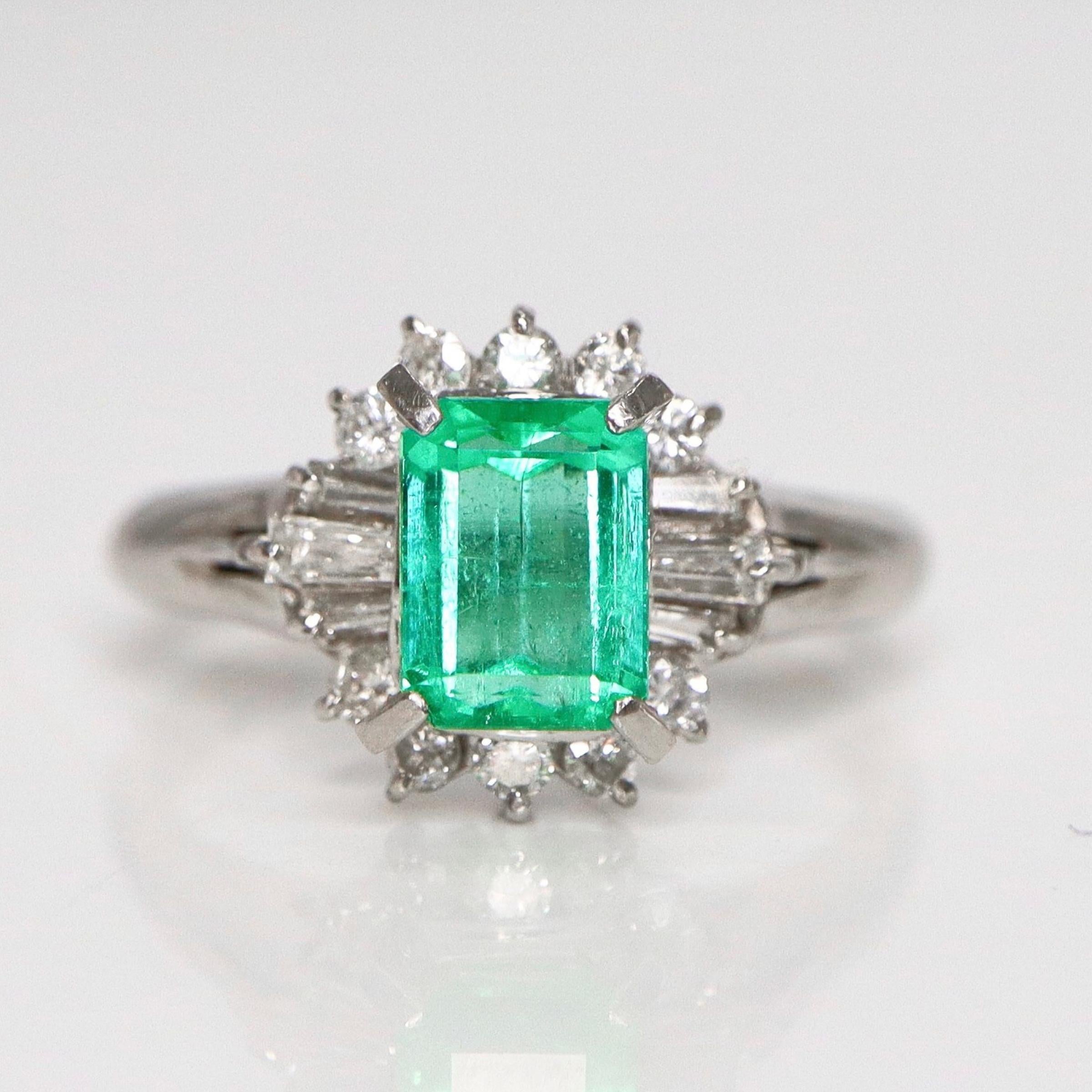 *IGI Platin 1.15 ct Kolumbien Smaragd Antiker Art Deco Stil Verlobungsring*

IGI-zertifizierter natürlicher, intensiv grüner Smaragd aus Kolumbien mit großartiger Farbe und Feuerglanz mit einem Gewicht von 1,15 ct, gefasst auf dem PT900 Weißgold