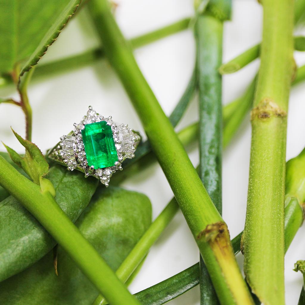 *NRP*IGI PT900 1.45 Ct Vivid Emerald Diamond Antique Art Deco Engagement Ring In New Condition In Kaohsiung City, TW