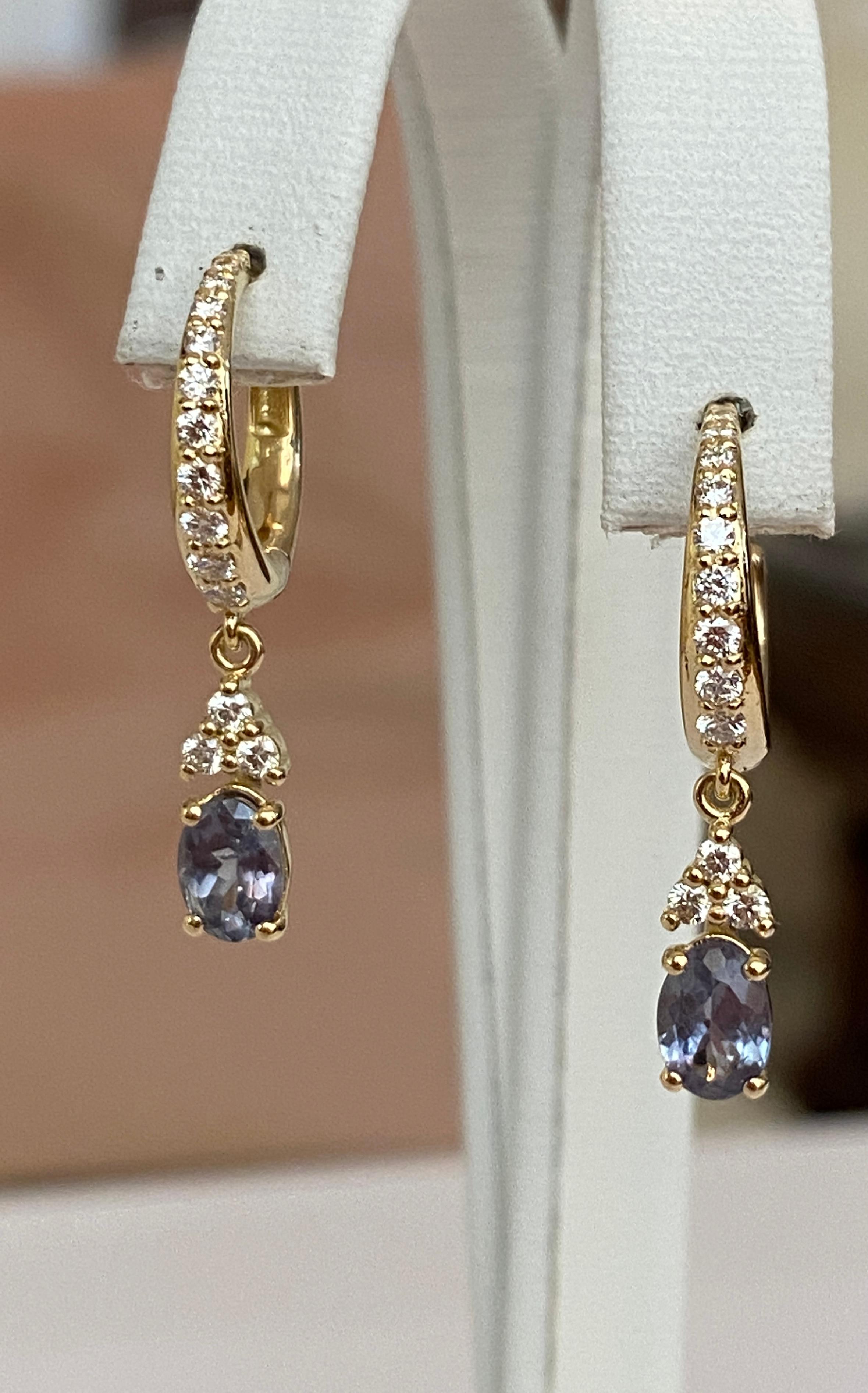 IGI  Report Orecchini in oro giallo con alessandrite e diamanti da 0,92 carati Nature in vendita 2
