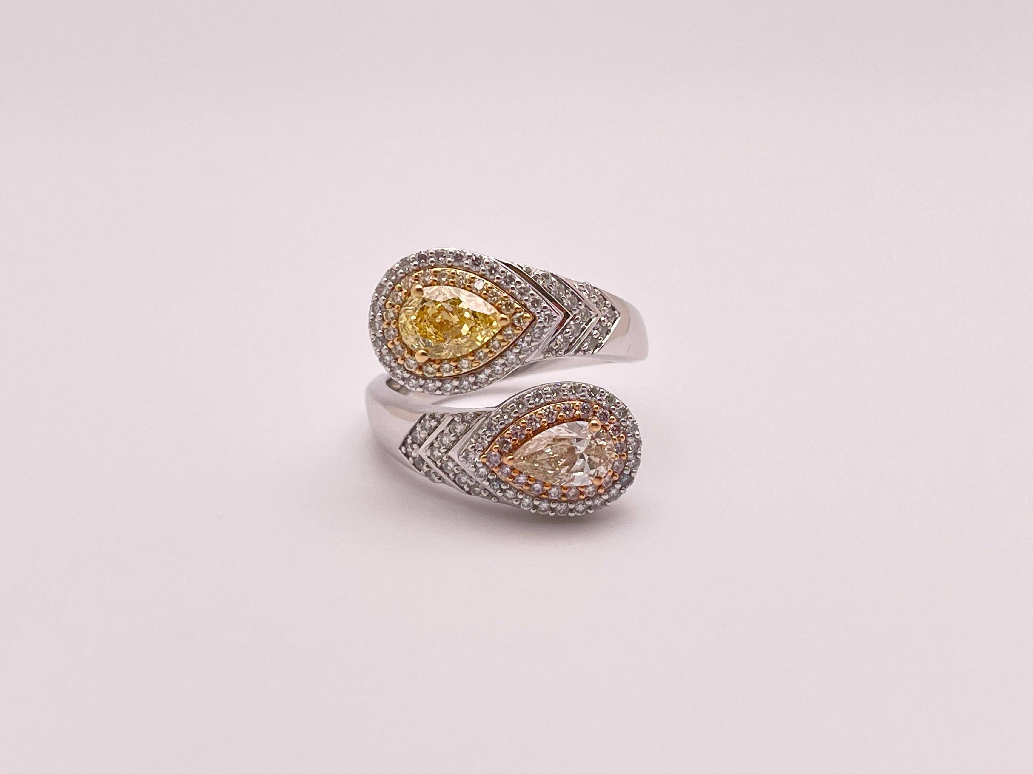 Bague de fiançailles IGI Twin Natural Fancy Yellow & Champagne Diamonds en or 18K en vente 2