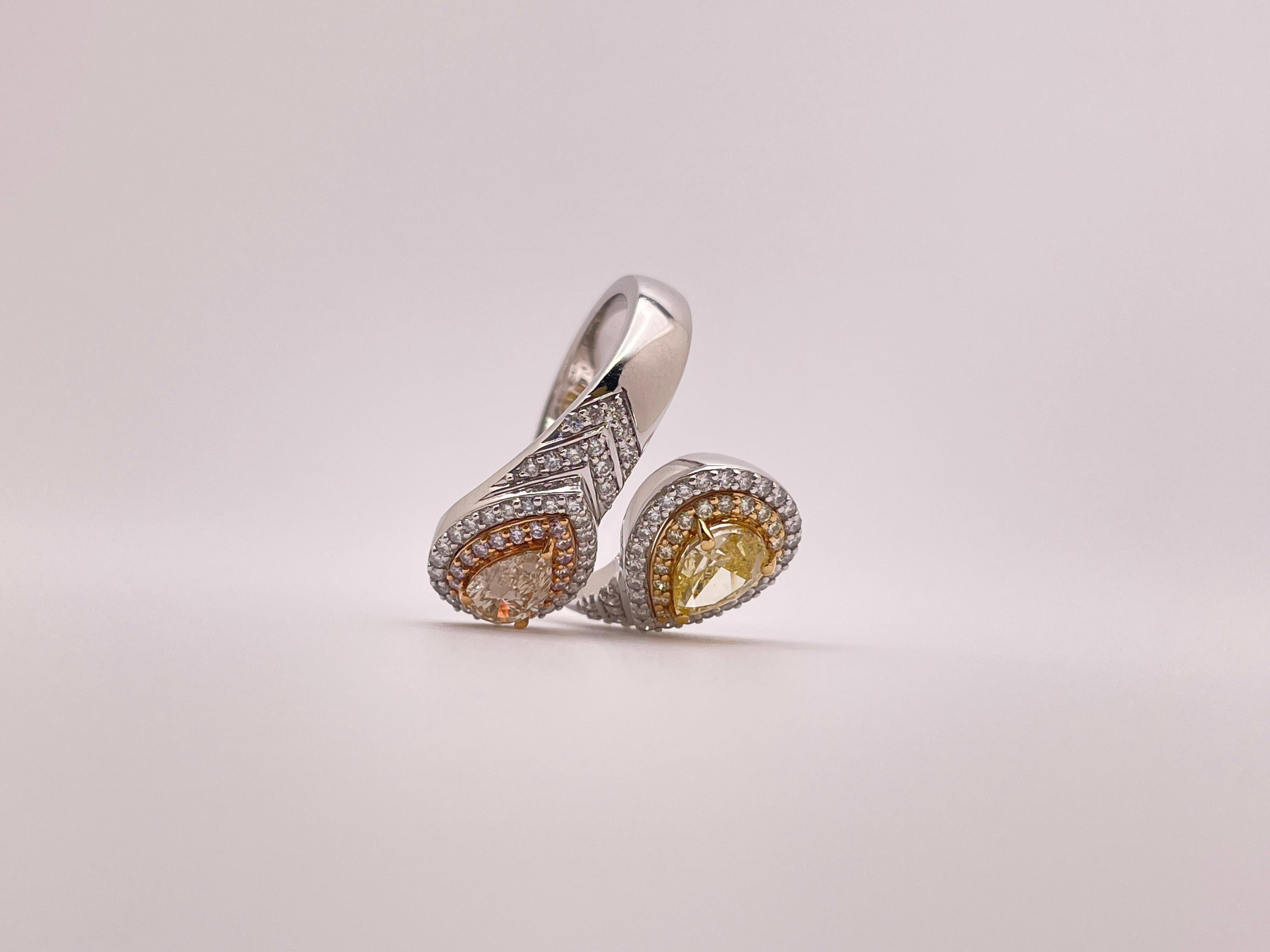 Bague de fiançailles IGI Twin Natural Fancy Yellow & Champagne Diamonds en or 18K en vente 8