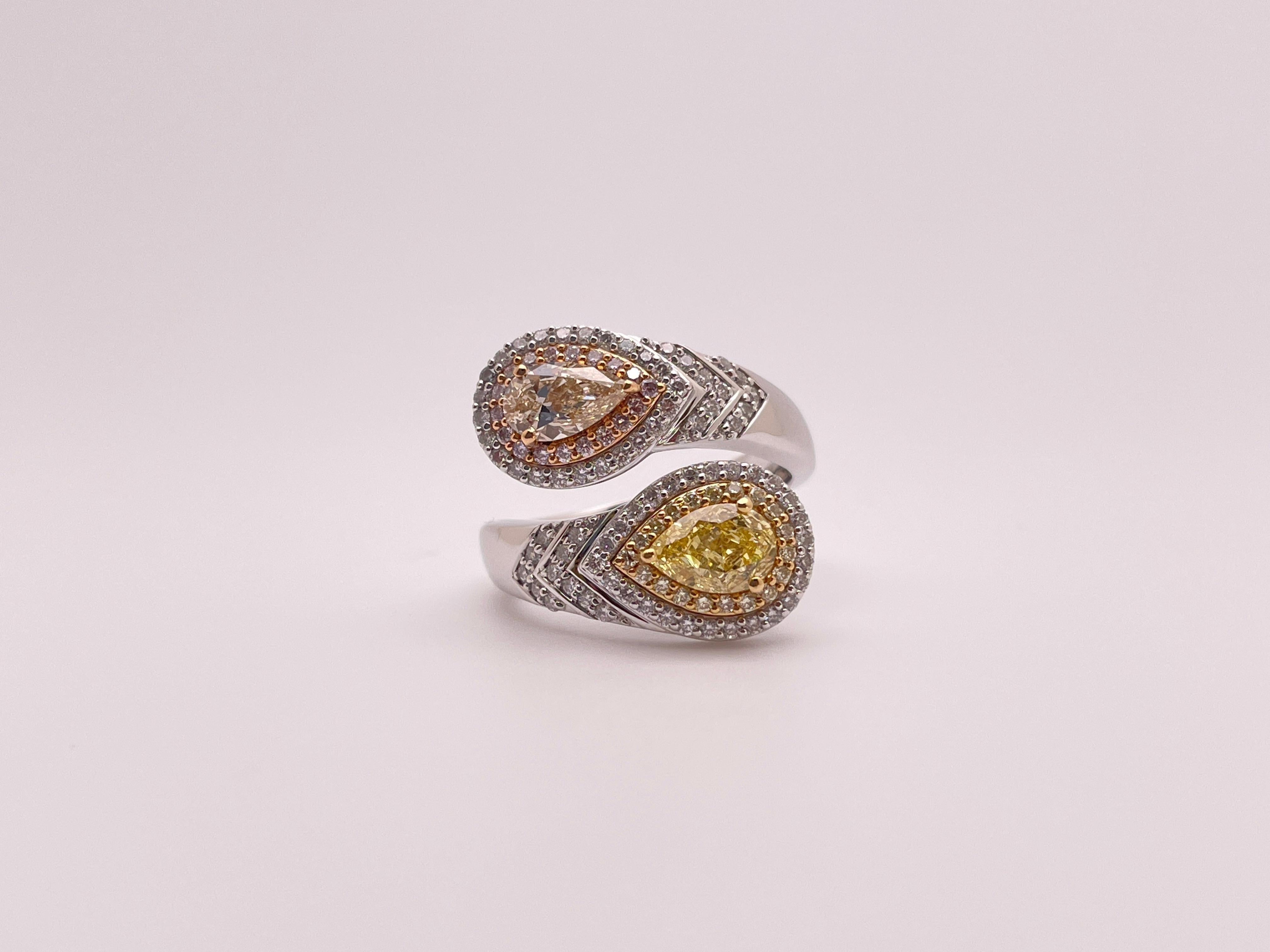 Bague de fiançailles IGI Twin Natural Fancy Yellow & Champagne Diamonds en or 18K en vente 1
