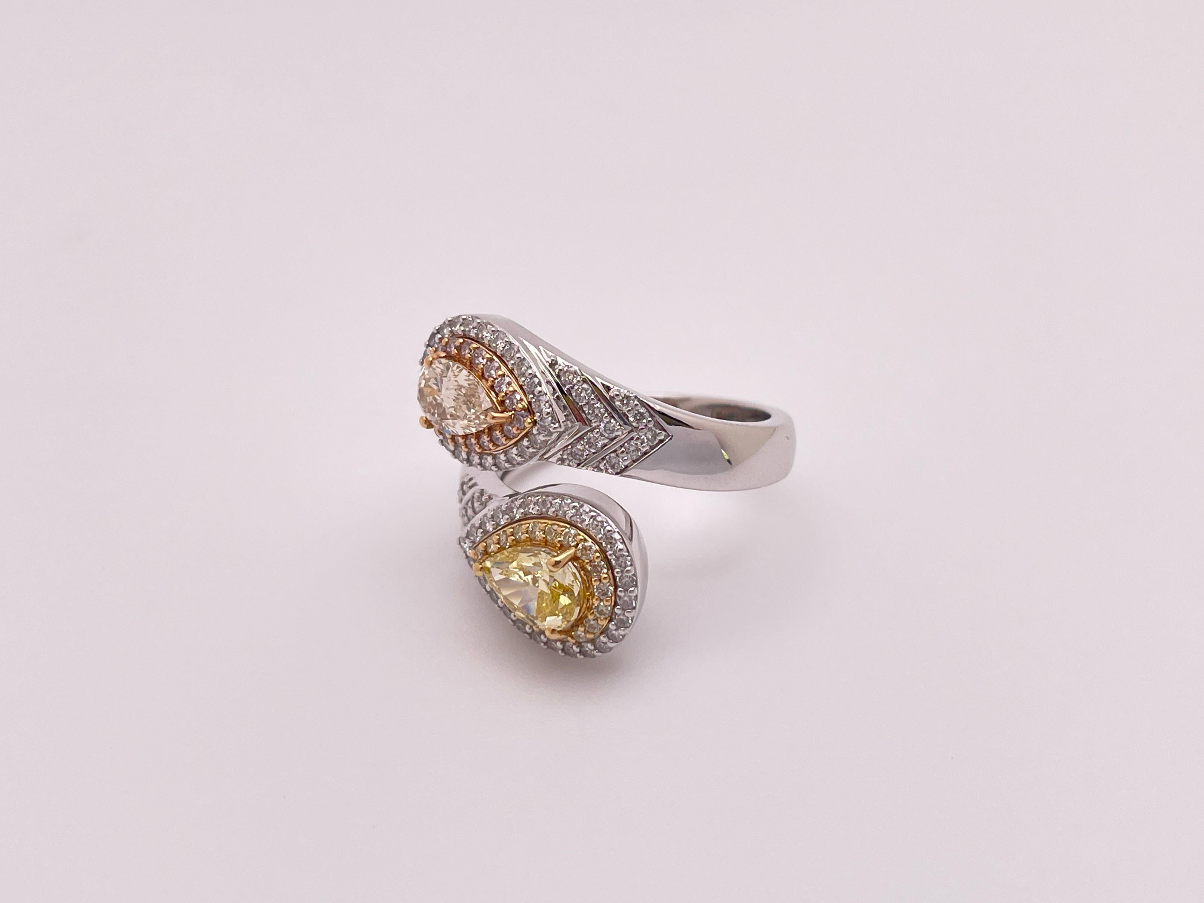 Bague de fiançailles IGI Twin Natural Fancy Yellow & Champagne Diamonds en or 18K en vente 3