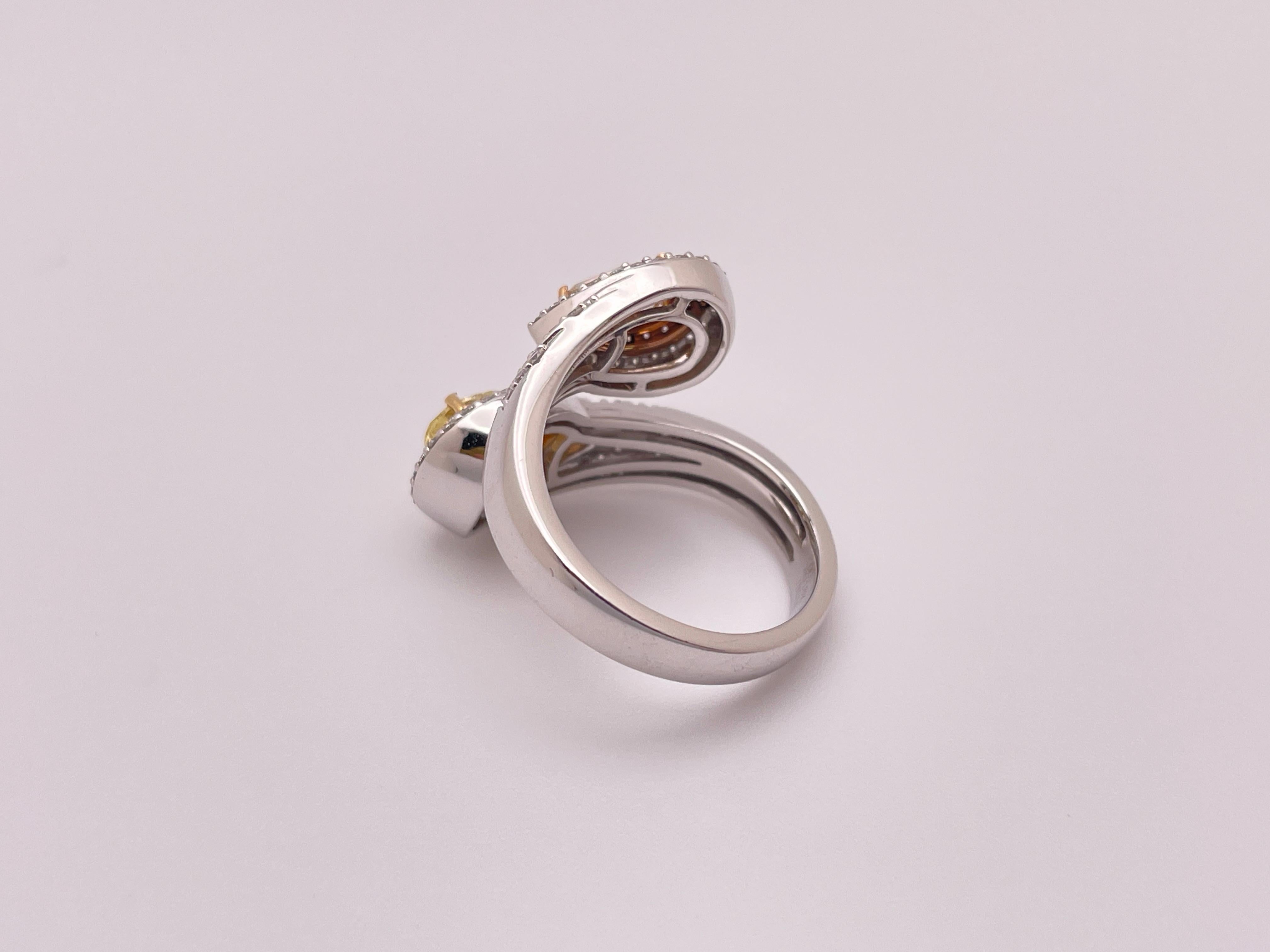 Bague de fiançailles IGI Twin Natural Fancy Yellow & Champagne Diamonds en or 18K en vente 4