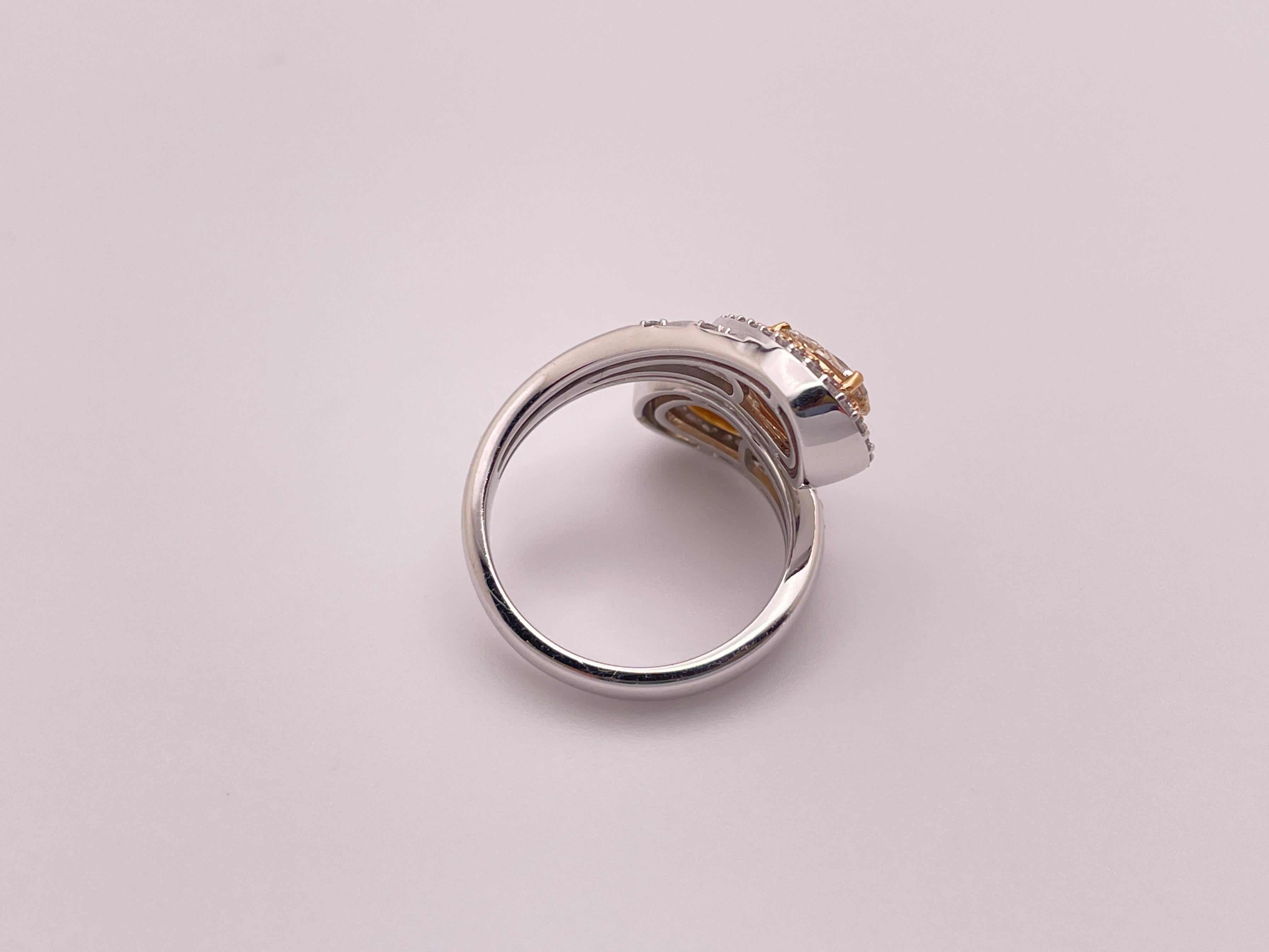 Bague de fiançailles IGI Twin Natural Fancy Yellow & Champagne Diamonds en or 18K en vente 5