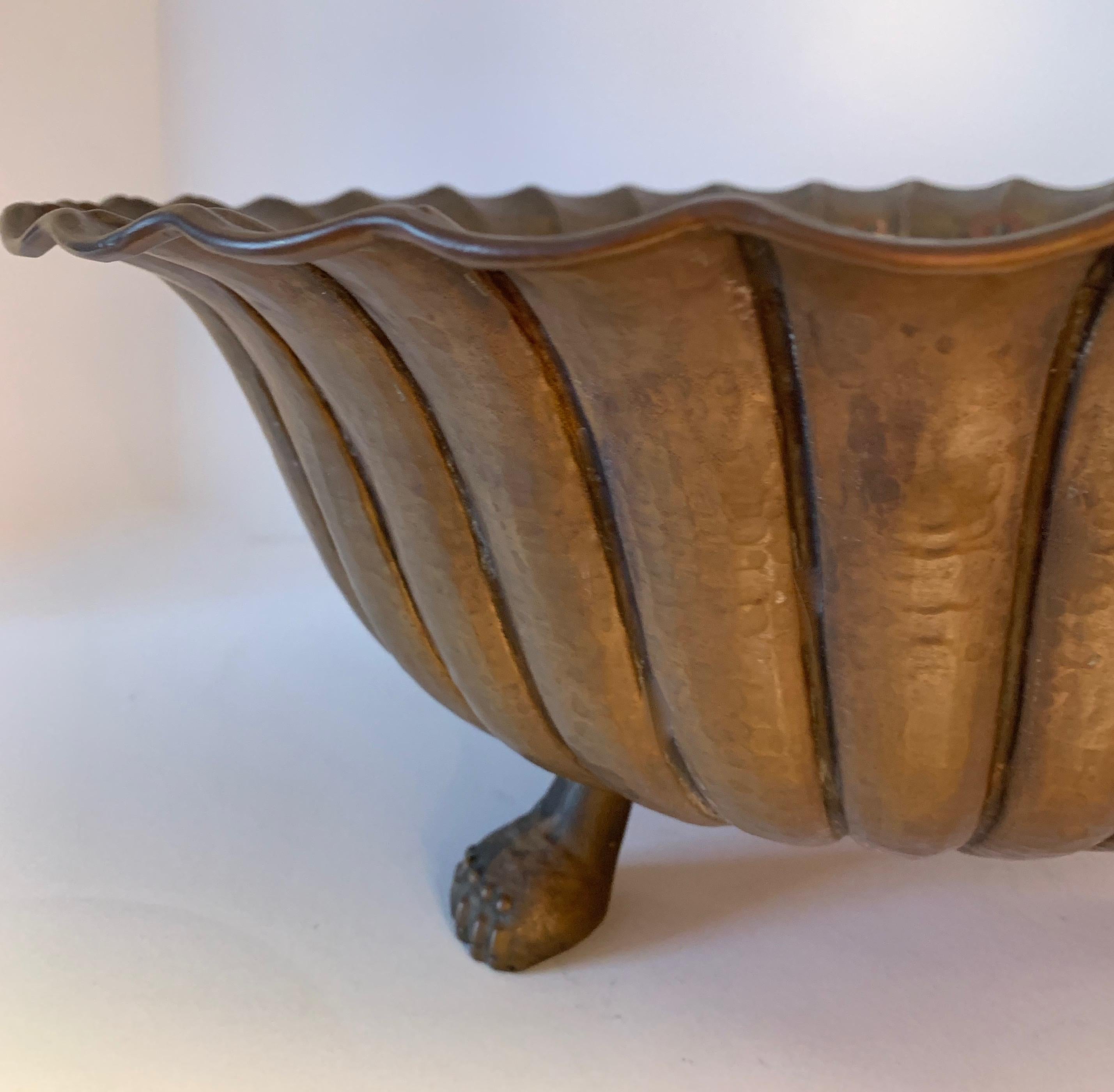 Italian Designed Egidio Casagrande Hammered Brass Footed Bowl In Good Condition For Sale In Los Angeles, CA