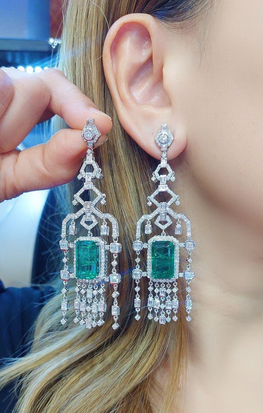 Mixed Cut IGL Certified 28.70 Ct Natural Zambian Emeralds  8 Ct Diamonds 18K Gold Earrings For Sale