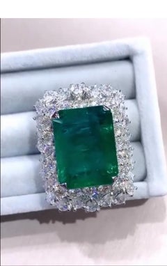 IGL Certified 29.00 Carat Zambian Emerald  11.10 Ct Diamonds 18K Gold Ring